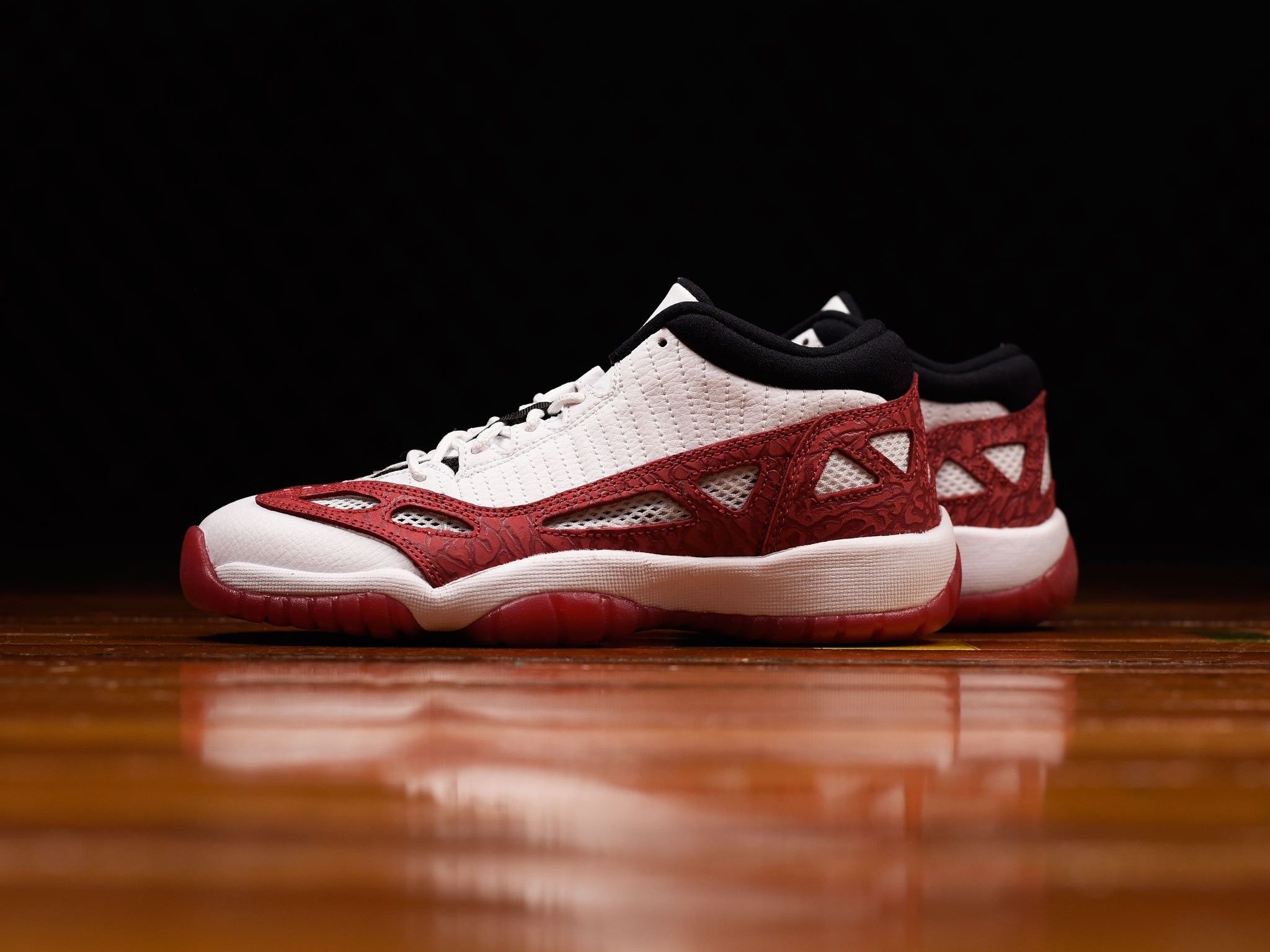 Scarpa da basket bianca e rossa, 2048x1536 alta risoluzione, PC Desktop