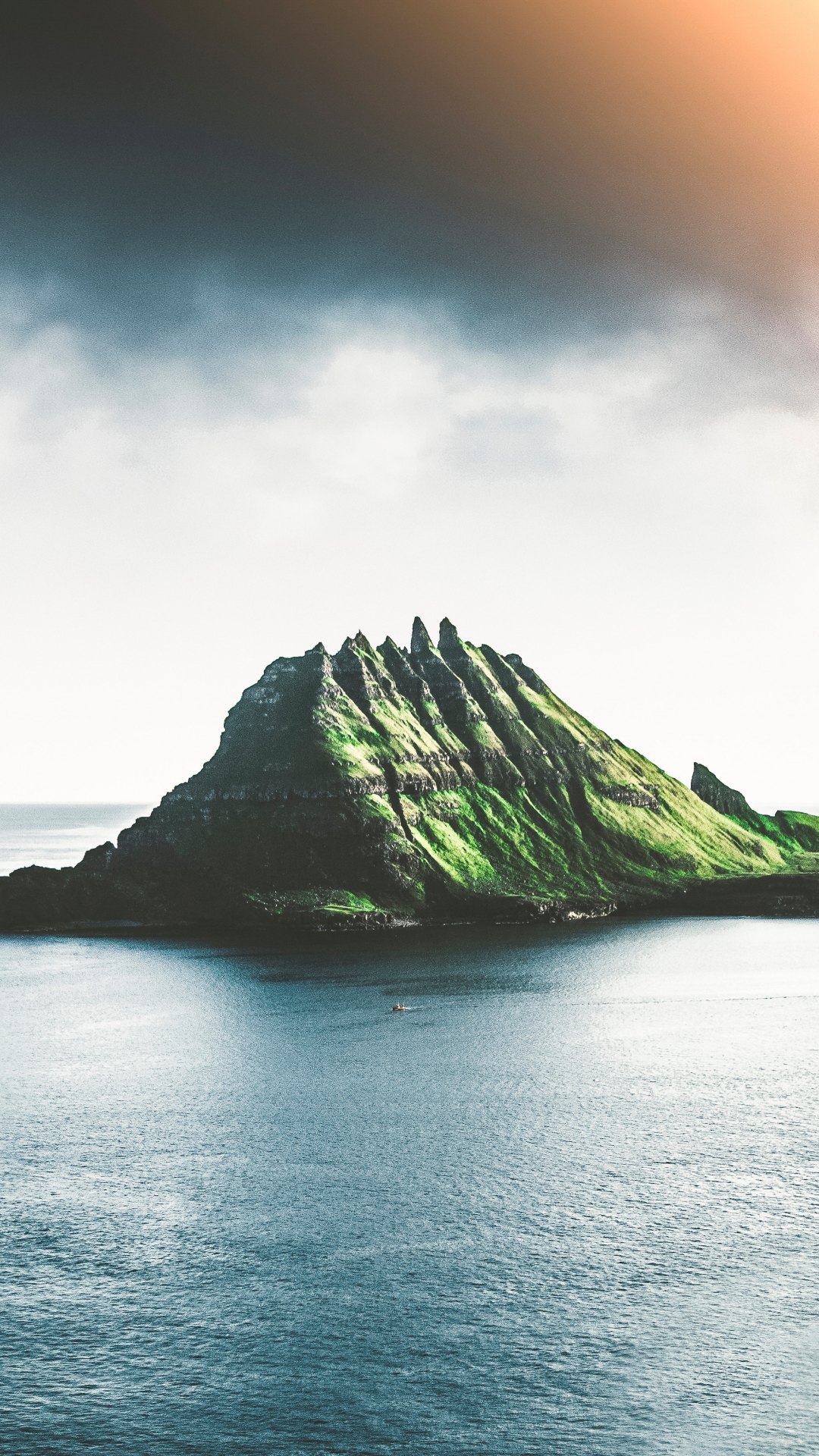 Isola verde con oceano, 1080x1920 Verticale, Telefono