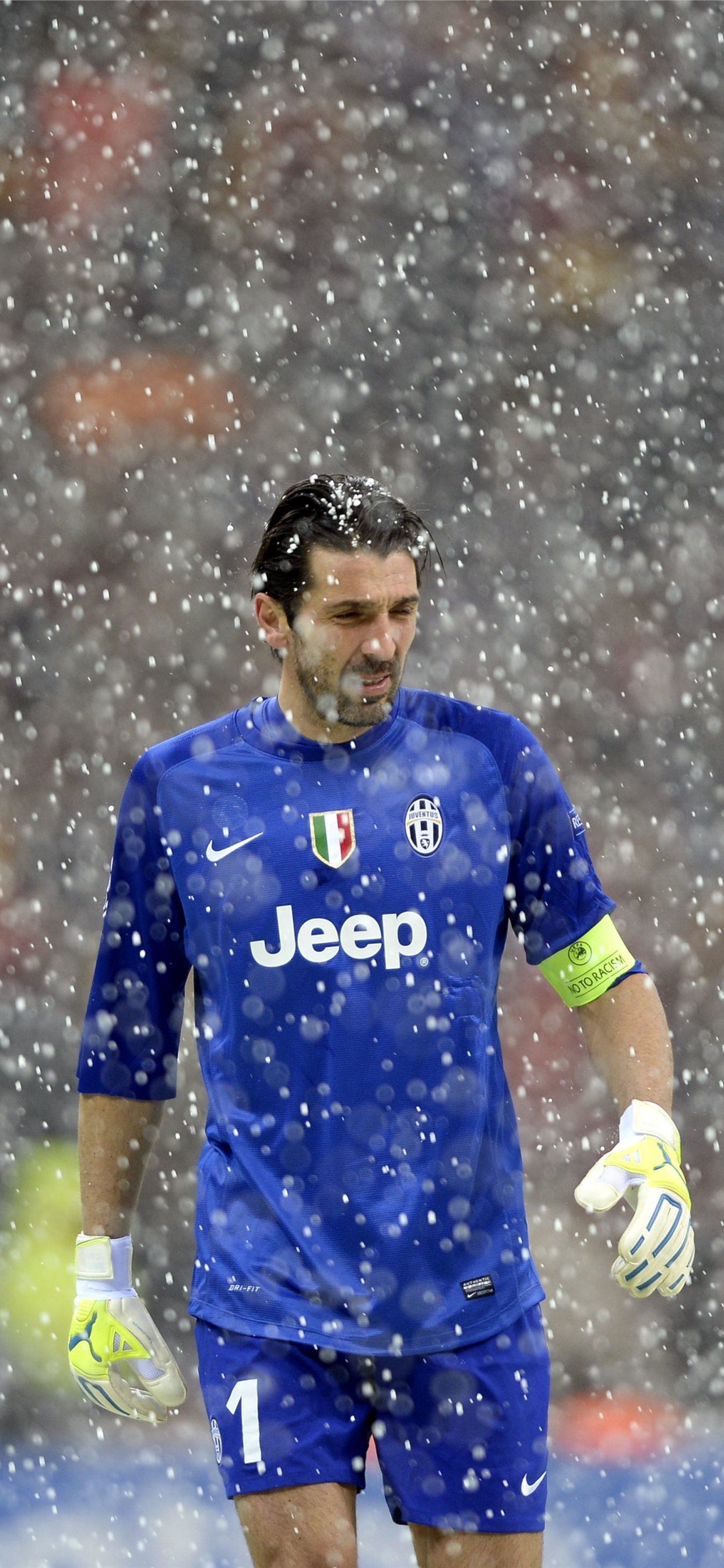 Buffon portiere Juventus neve, 1242x2688 Verticale, iPhone Plus