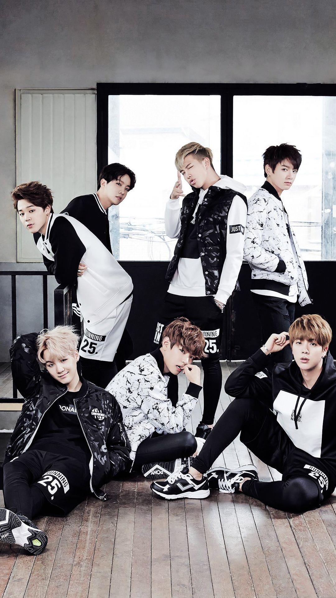 Gruppo BTS in bianco e nero, 1080x1920 Full HD Verticale, iPhone