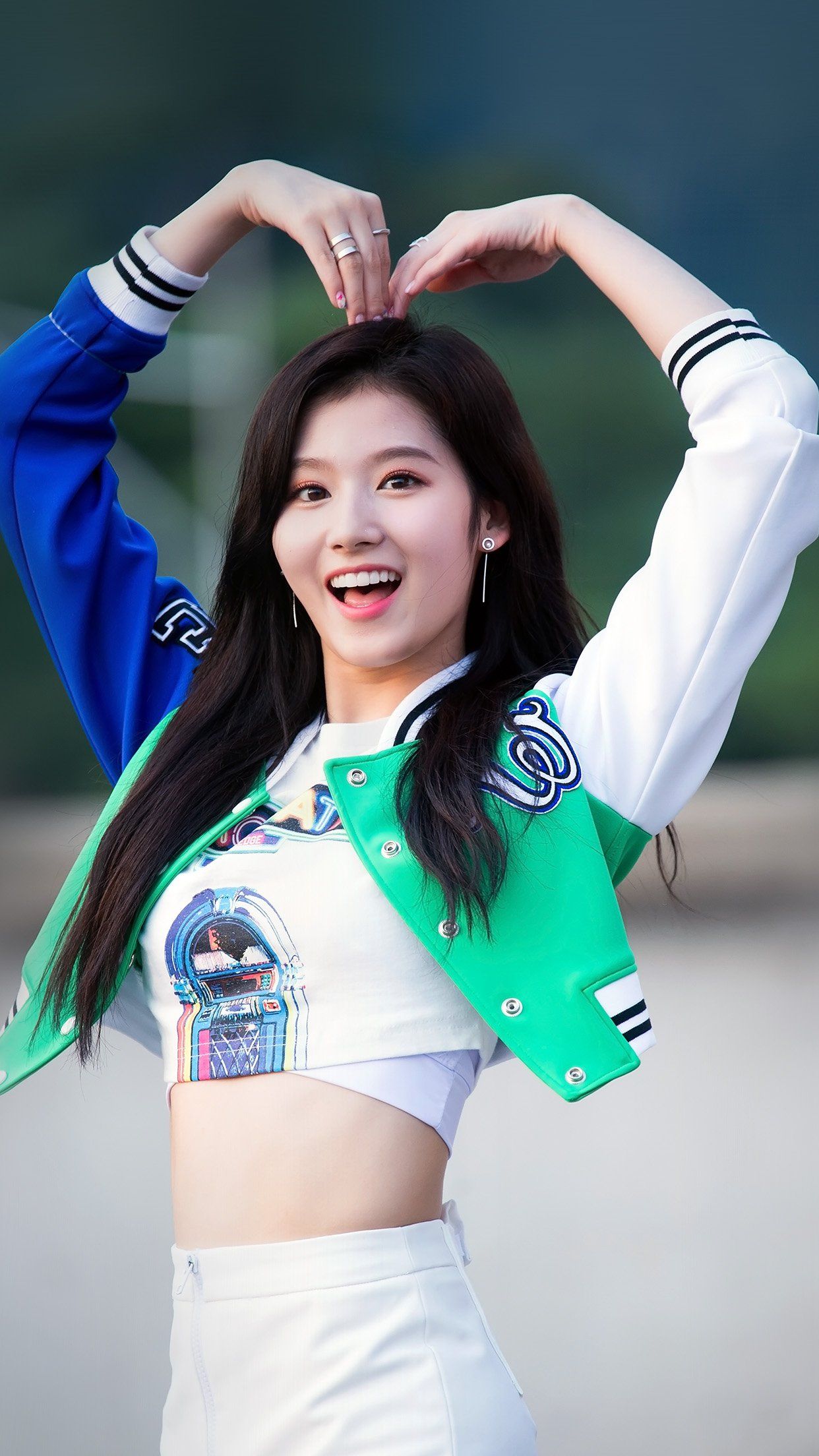 Idol K-pop cuore con mani, 1242x2208 Full HD Verticale, iPhone