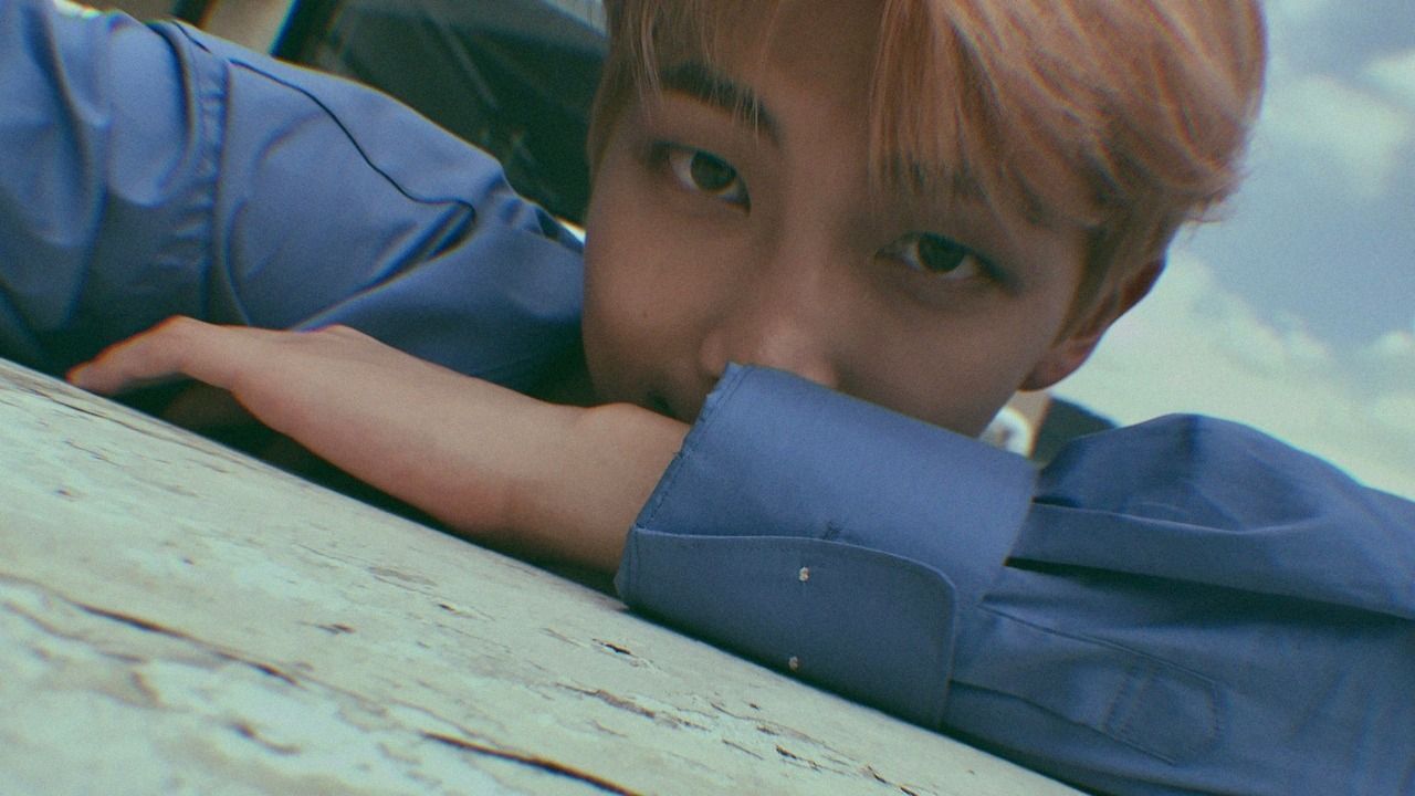 Aesthetic Blu dei BTS, 2560x1359 QHD, Laptop