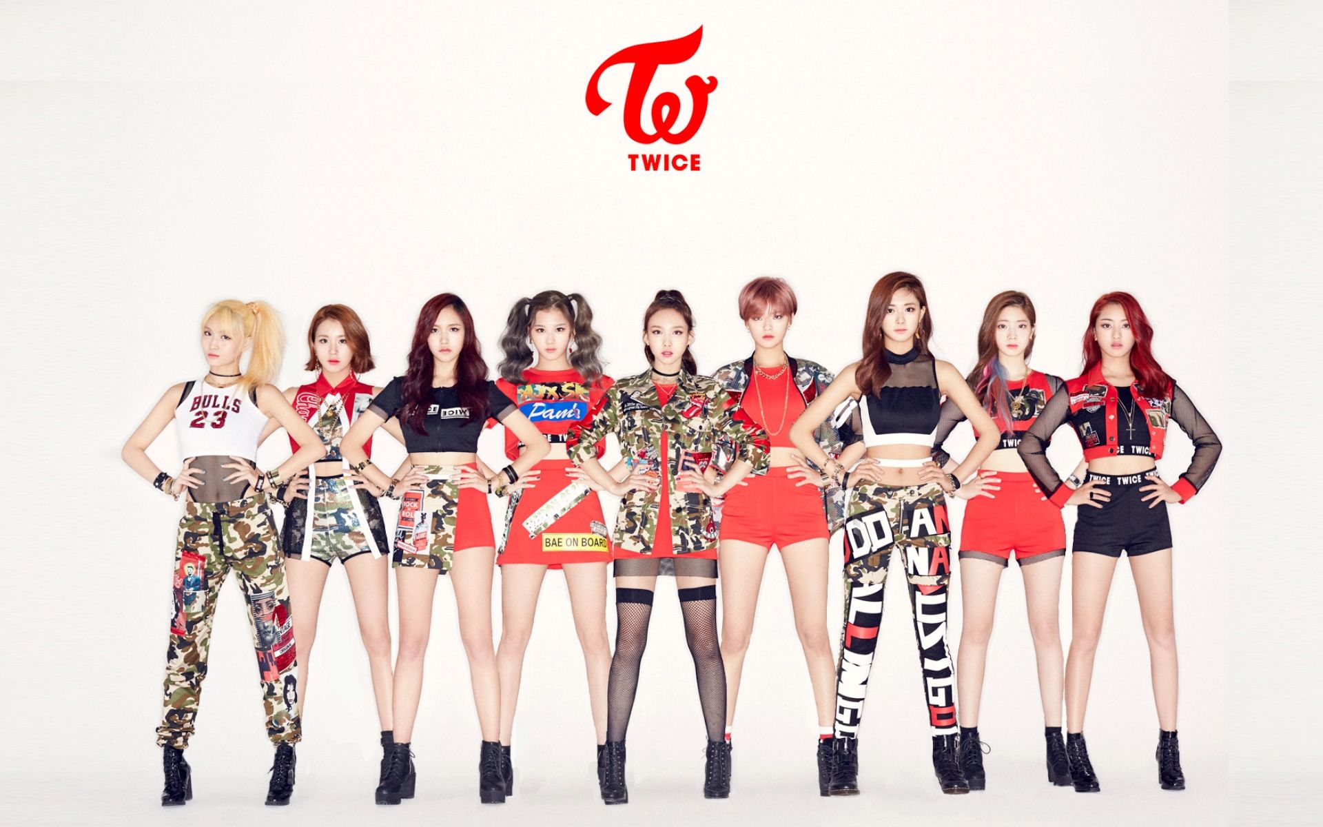 Gruppo K-pop foto studio, 2000x1125 2K, Dell XPS