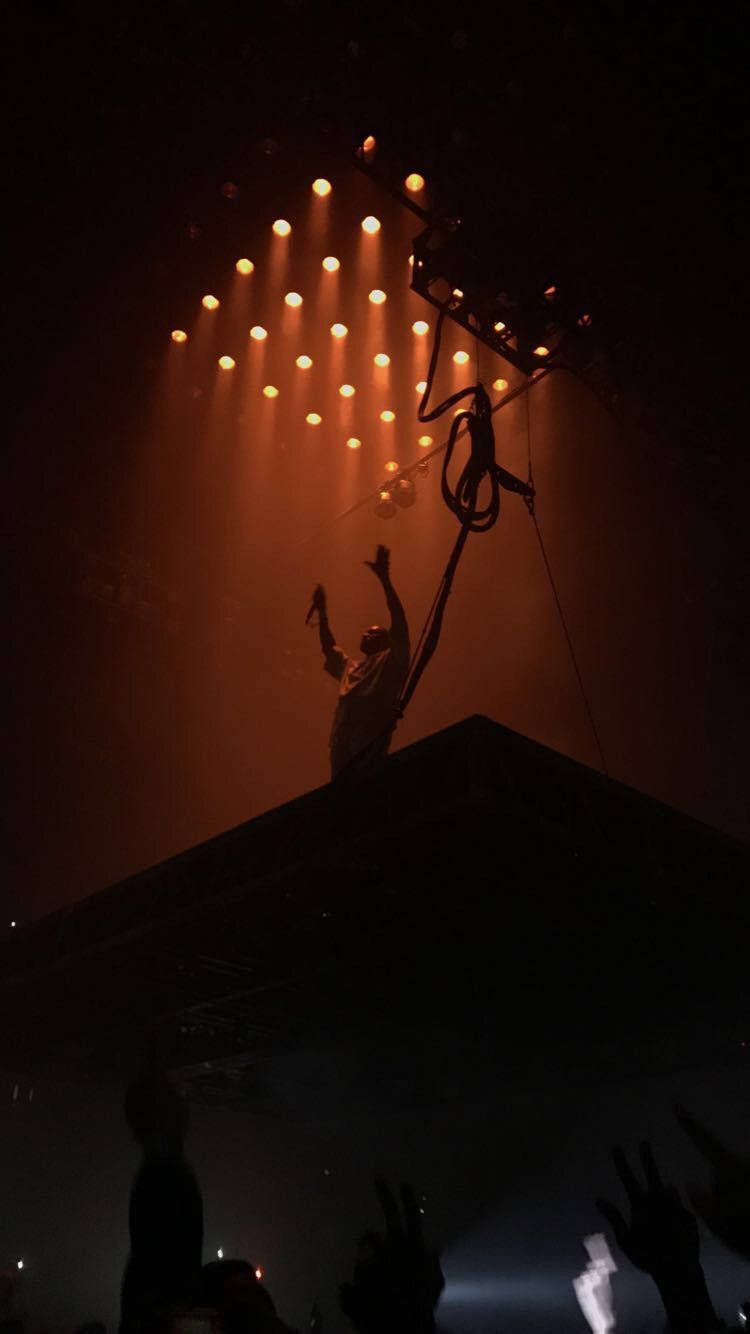 Kanye West concerto piramide luci, 750x1334 Full HD Verticale, iPhone Plus