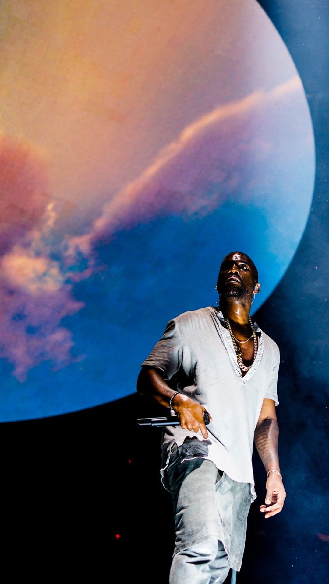 Kanye West concerto microfono, 719x1280 Full HD Verticale, iPhone Pro Max