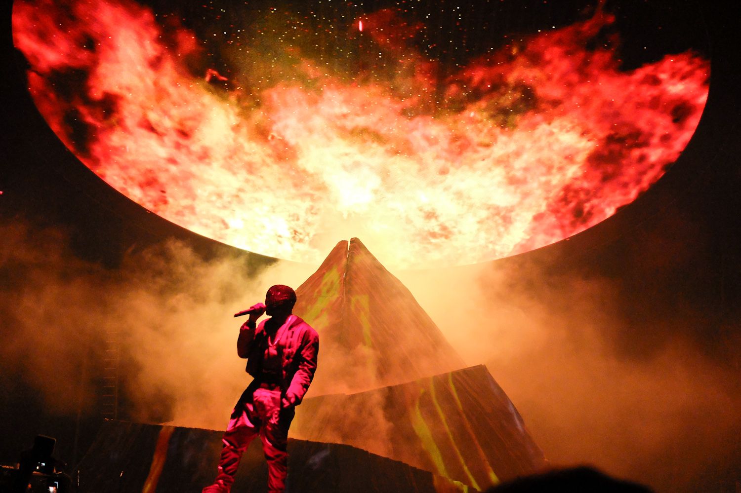 Kanye West concerto Yeezus tour, 1365x2048 Full HD Verticale, Realme