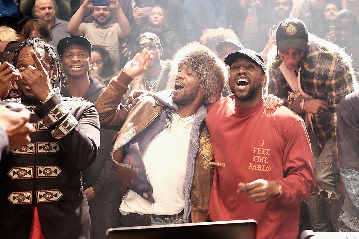 Kanye West braccia alzate folla, 3000x2000 2K, Laptop