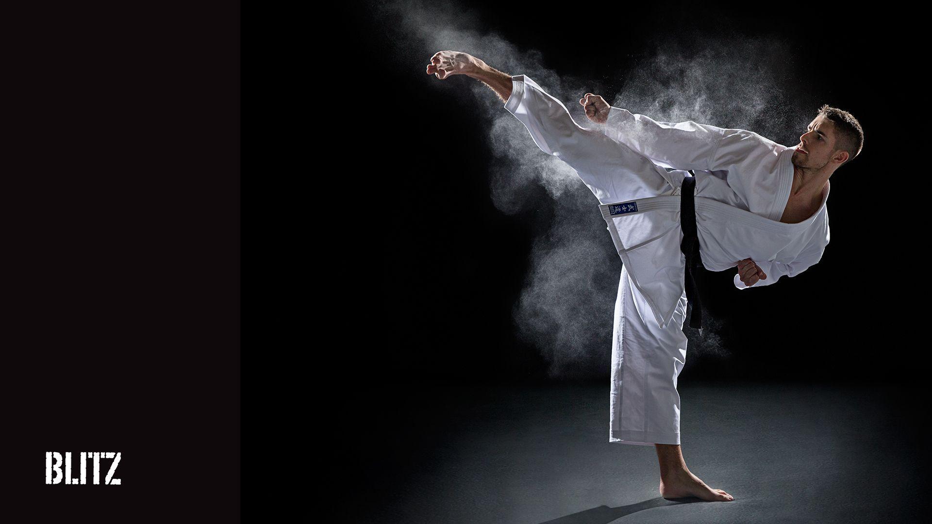 Karateka calcio alto sfondo scuro, 1920x1080 Full HD 1080p, Desktop