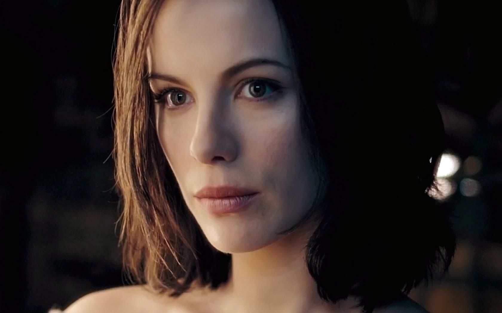 Kate Beckinsale ritratto scuro, 1680x1050 HD, Desktop