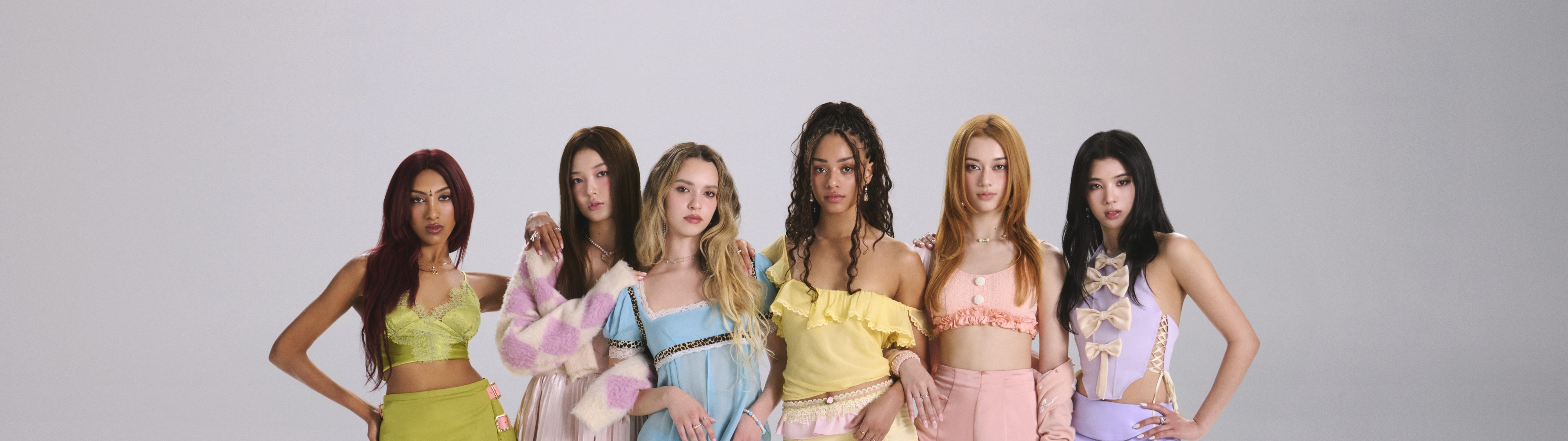 Gruppo pop femminile abiti pastello, 3840x1080 Ultrawide, Dual Monitor