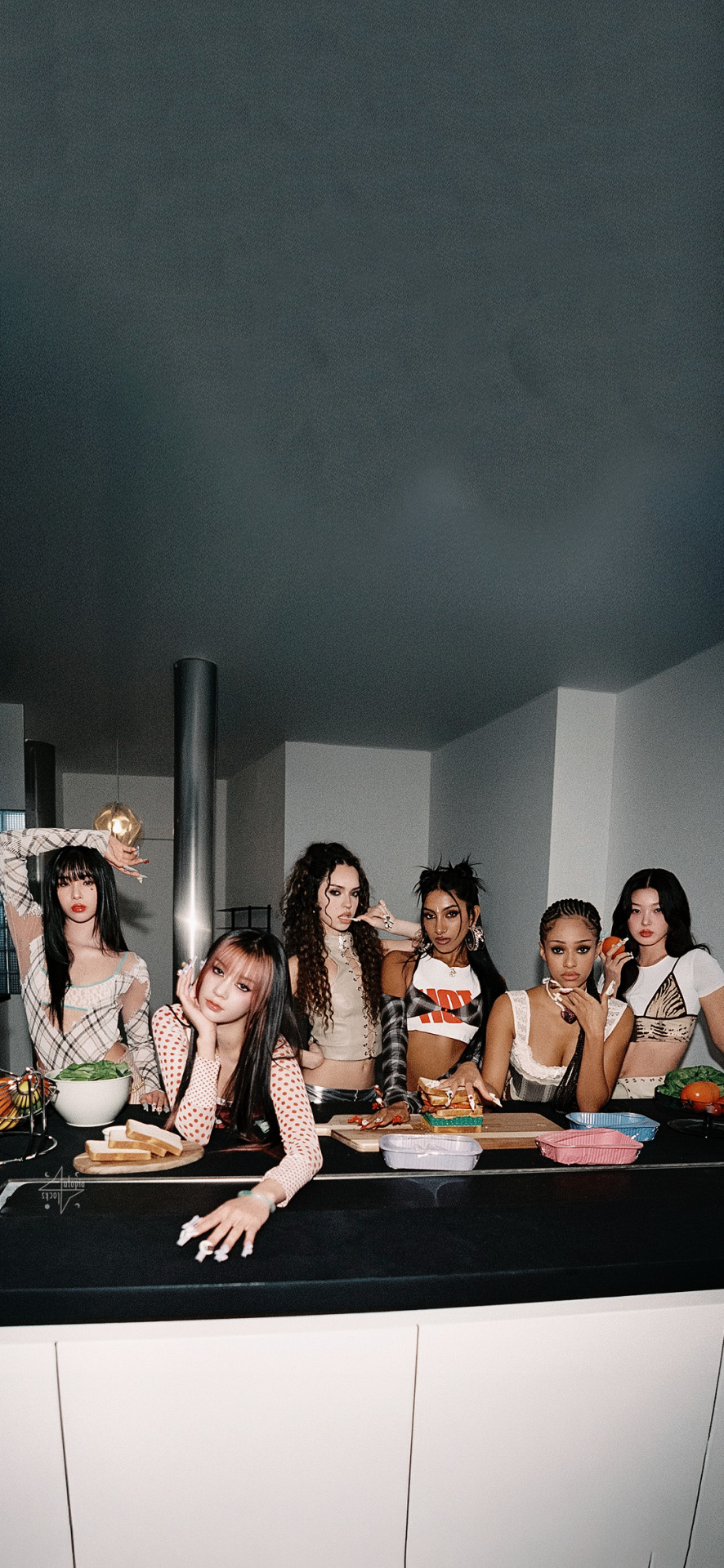 Gruppo kpop KATSEYE in cucina, 886x1920 Full HD Verticale, Realme