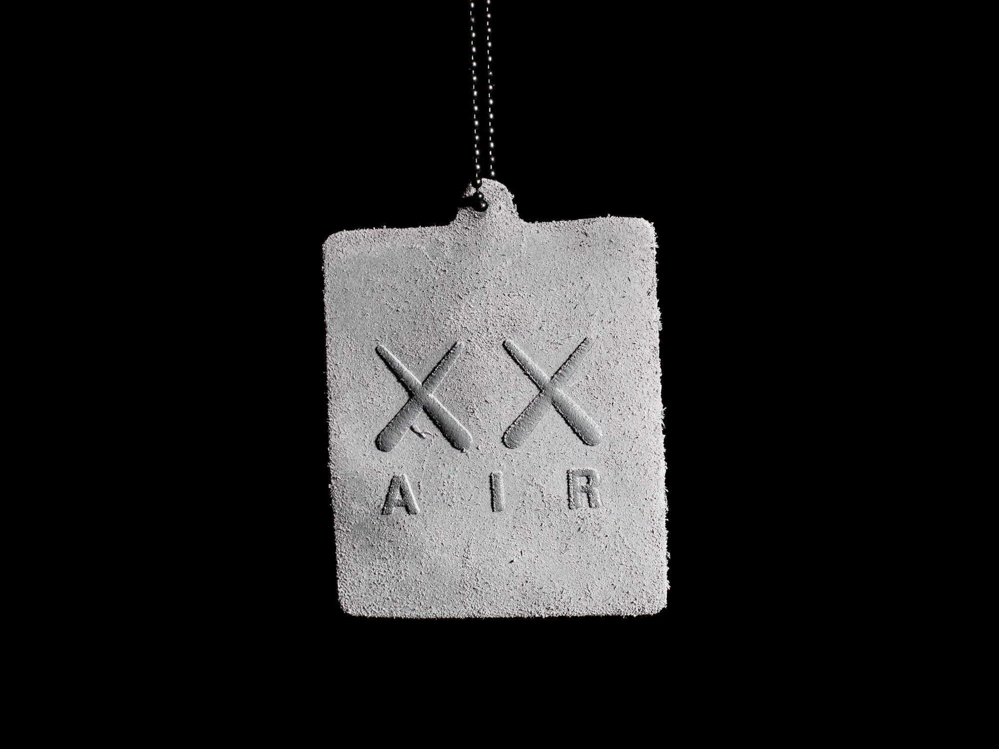 Ciondolo KAWS Air grigio, 2048x1536 alta risoluzione, Laptop