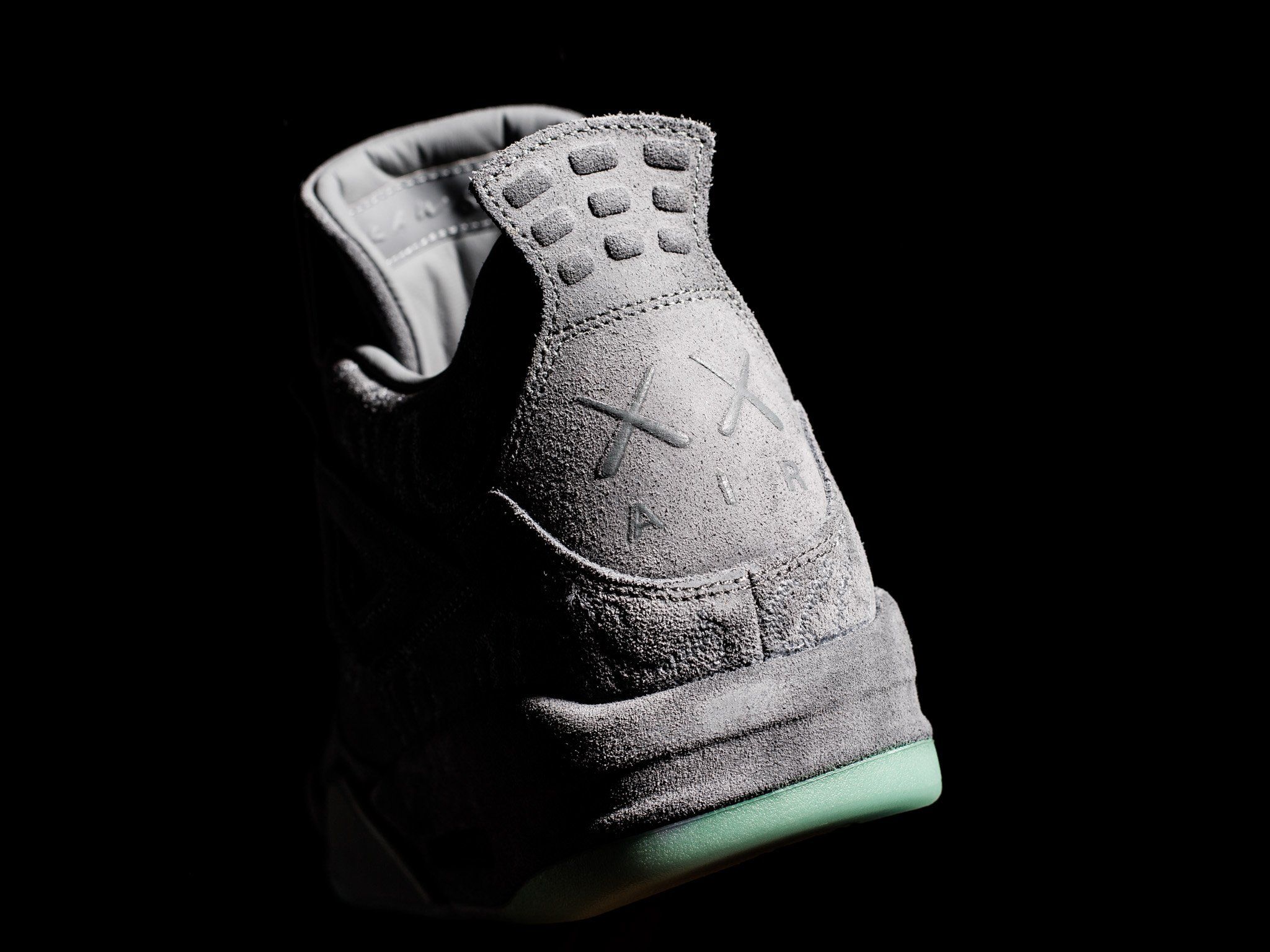 Sneaker Jordan grigia KAWS, 2048x1536 alta risoluzione, Desktop
