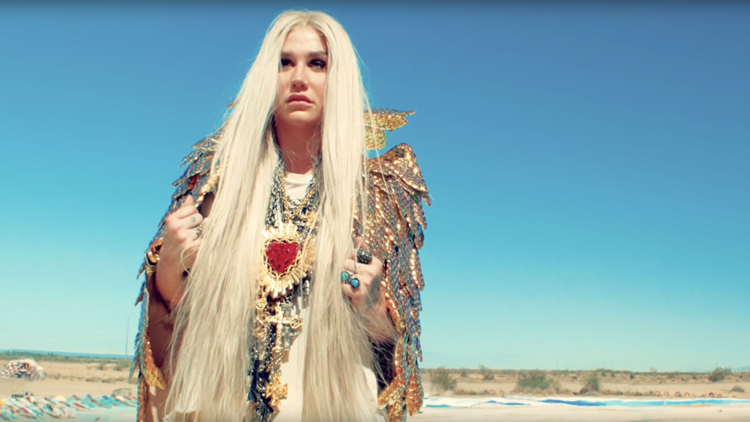 Kesha capelli lunghi biondi deserto, 2560x1440 1440p, Desktop