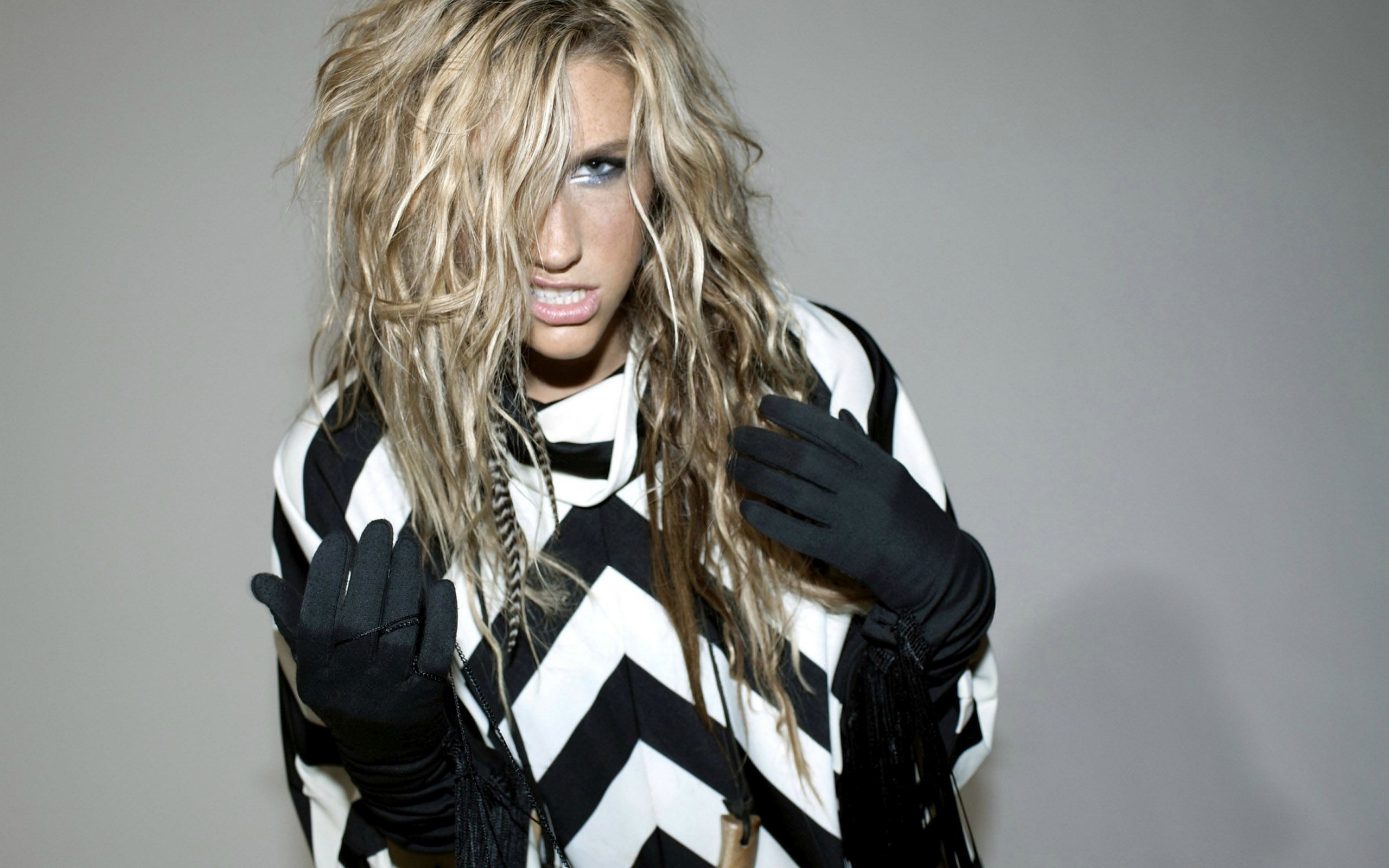 Kesha con guanti neri, 2560x1600 2K+, PC