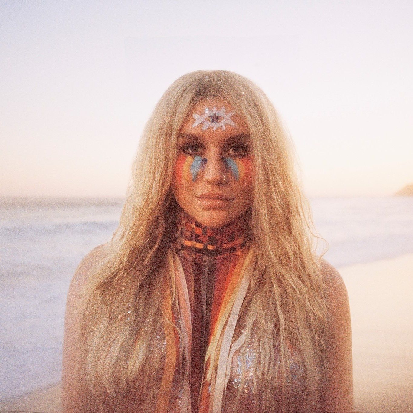 Kesha sulla spiaggia, 1365x1365 HD, Desktop