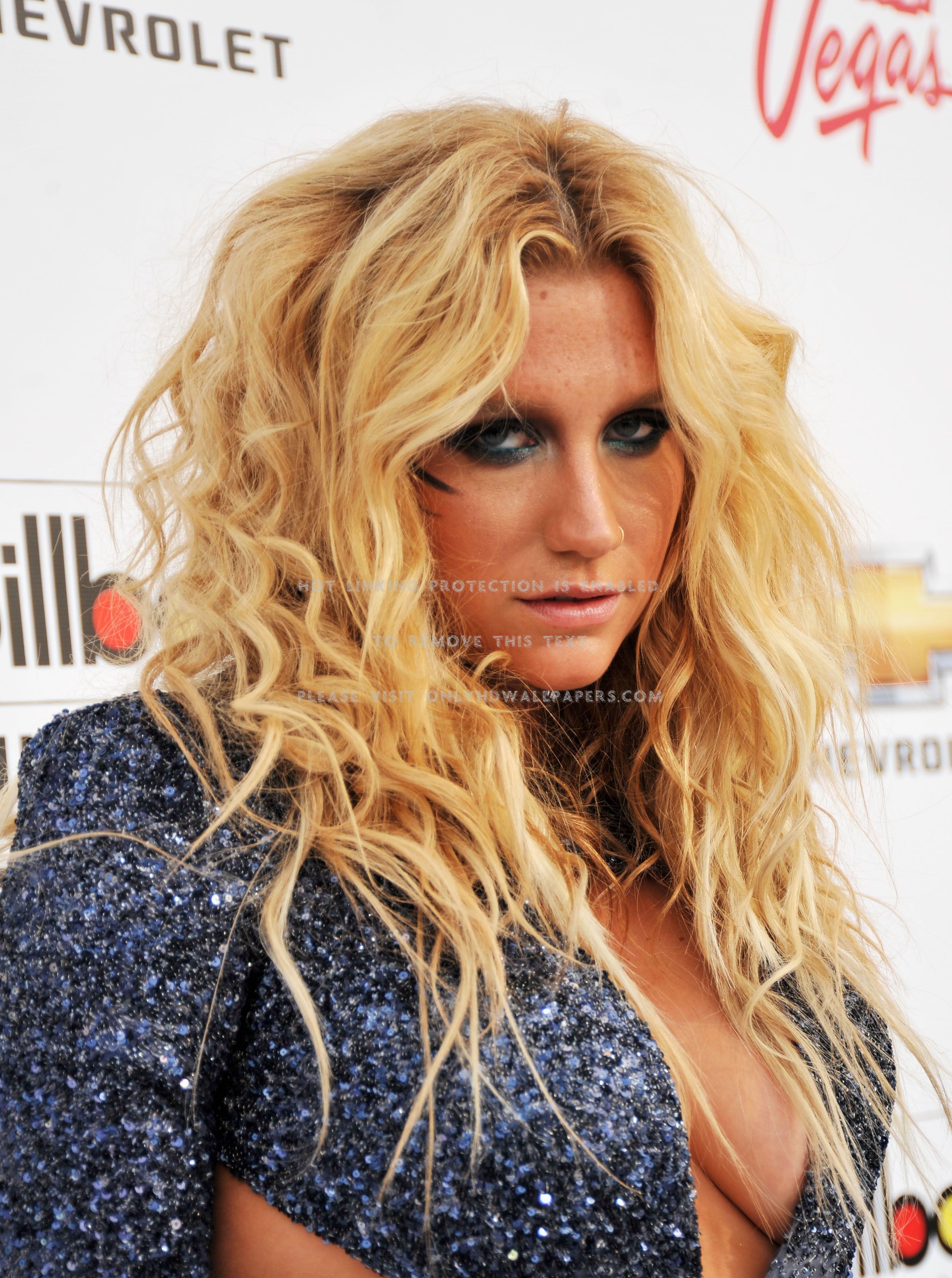Kesha capelli biondi ricci, 2384x3200 Full HD Verticale, Smartphone