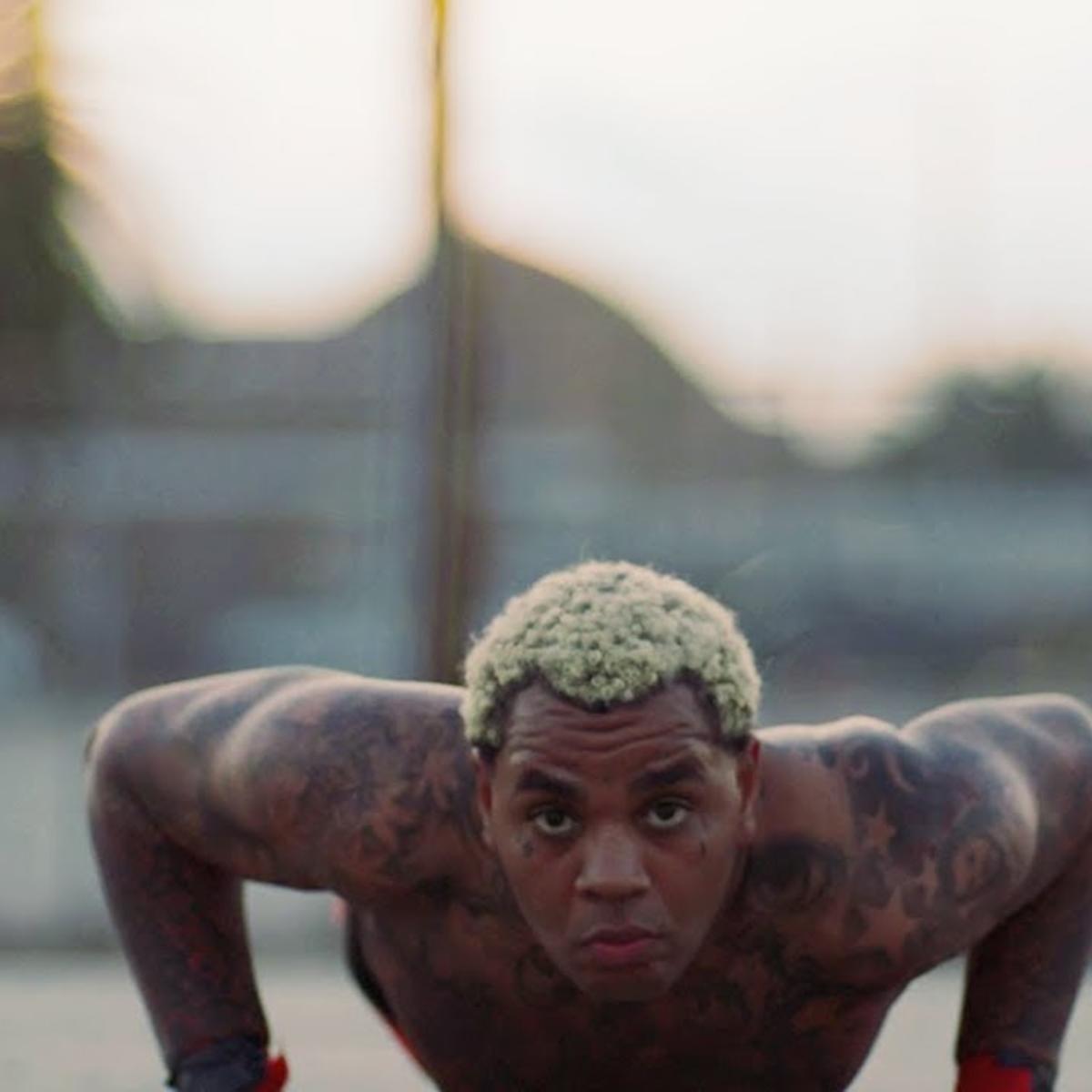 Rapper seduto su sedia, 1920x1080 Full HD, Desktop