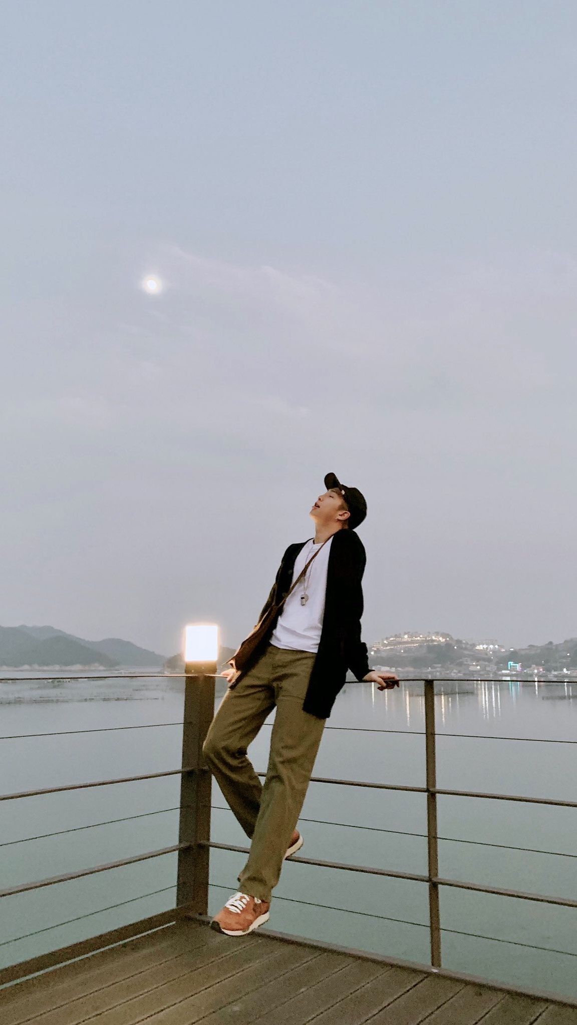 Kim Namjoon RM molo lago, 1152x2048 Full HD Verticale, Smartphone