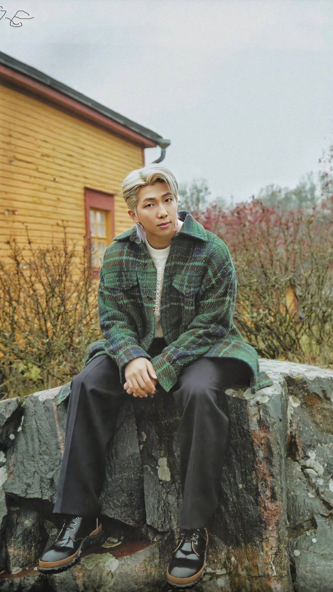 Kim Namjoon RM BTS seduto, 675x1200 Full HD Verticale, iPhone