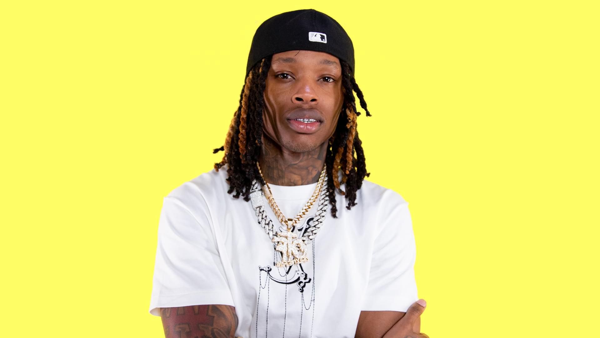 Uomo con dreadlocks sfondo giallo, 1920x1080 1080p, PC Desktop