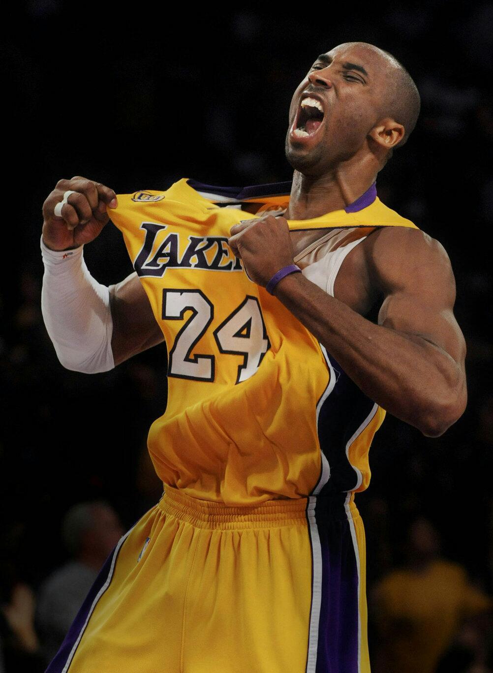 Kobe Bryant Lakers esultanza, 1002x1368 Verticale, Mobile