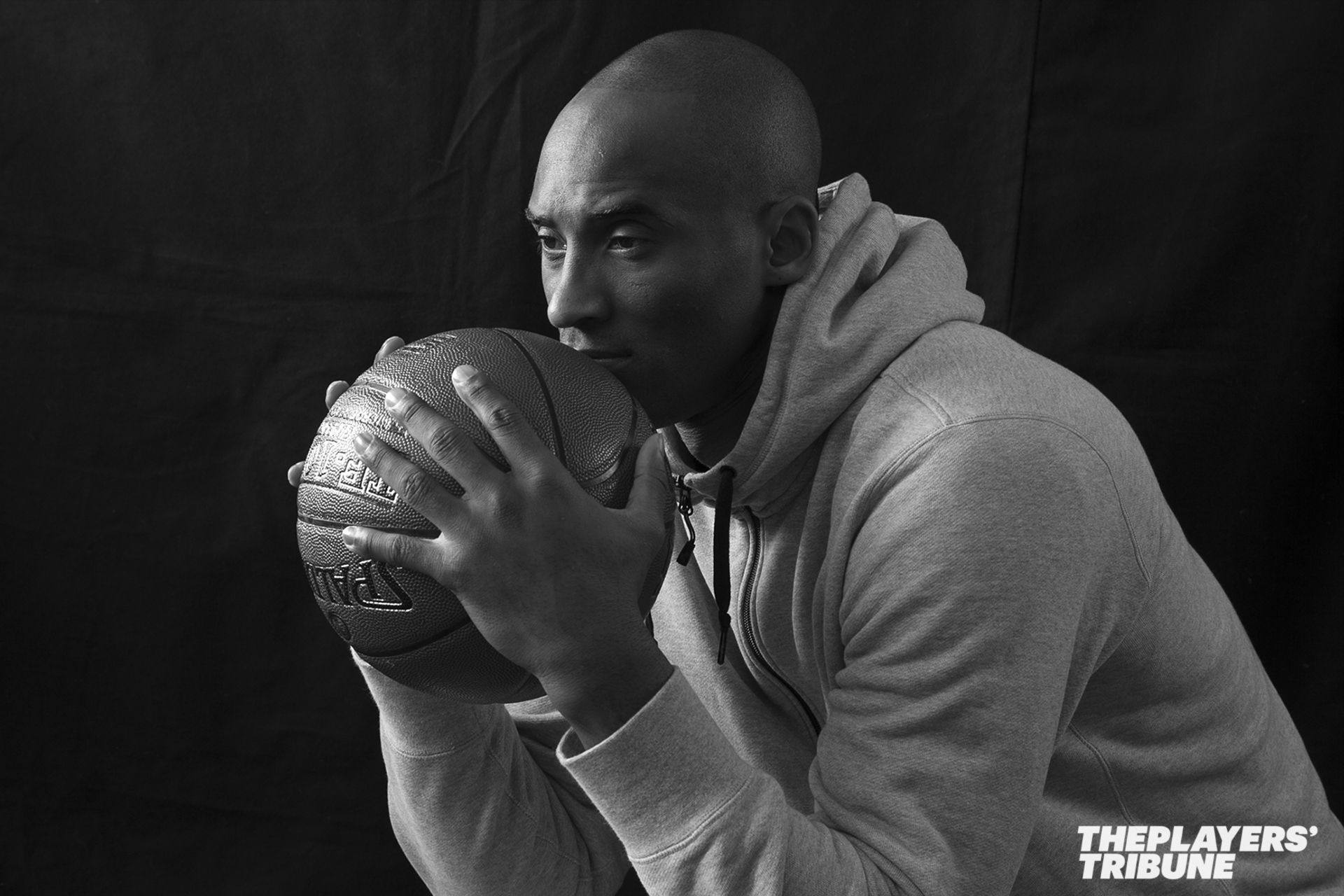 Kobe Bryant con pallone basket, 1920x1280 WUXGA, PC
