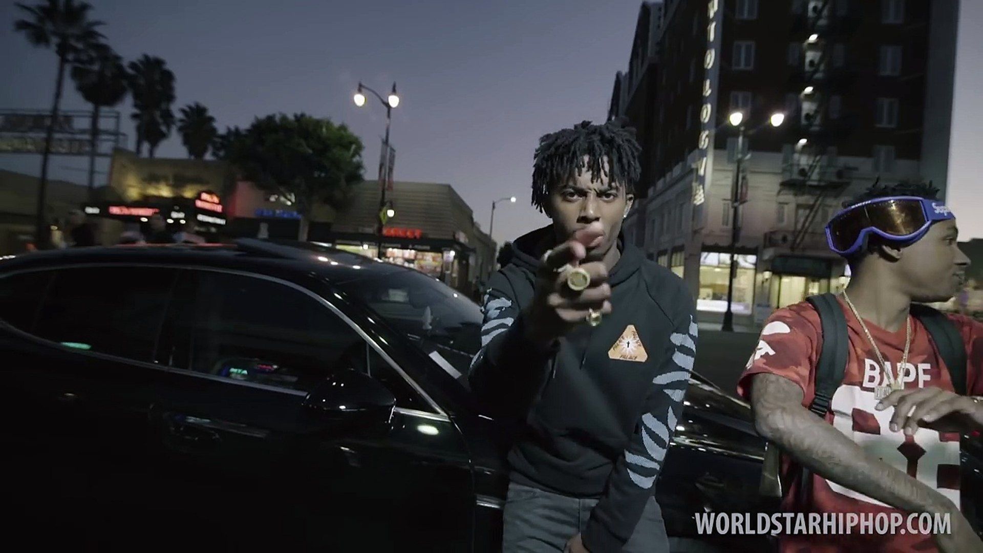 Playboi Carti con felpa scura, 1035x1280 Verticale, Telefono