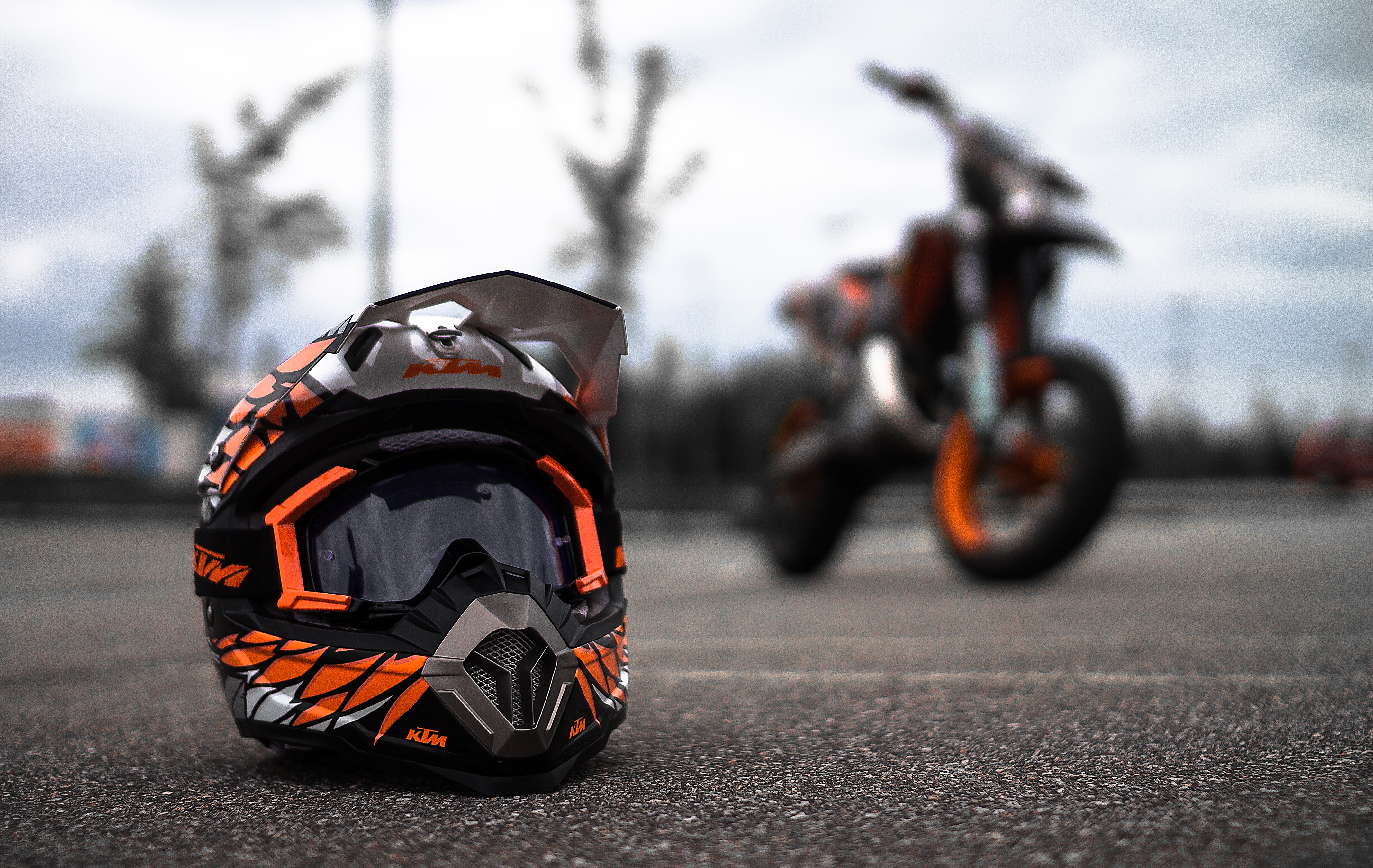Casco KTM arancione moto sfondo, 4271x2701 UHD, PC 4K