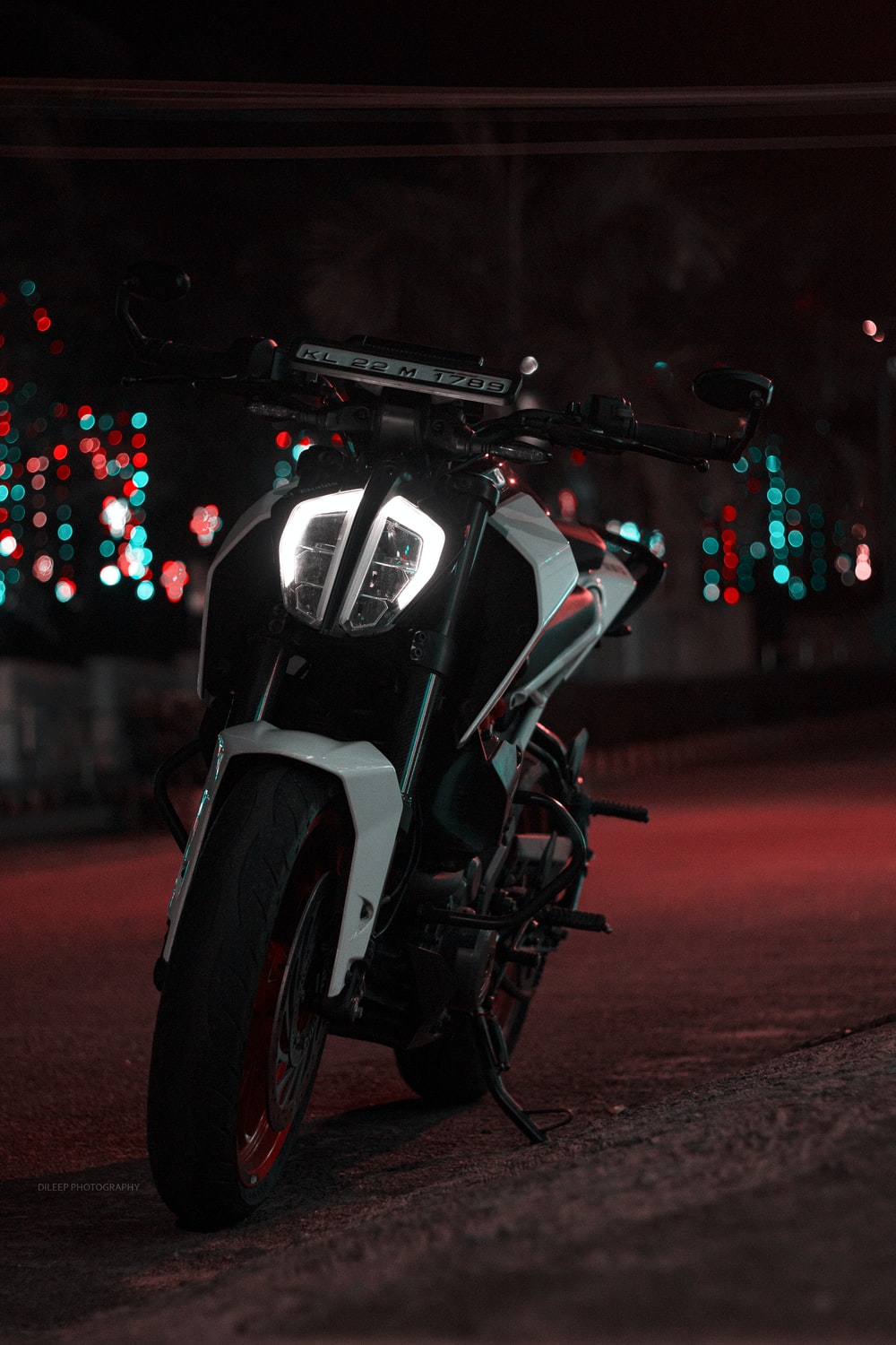 Moto KTM bianca notte, 1000x1500 Verticale, Telefono