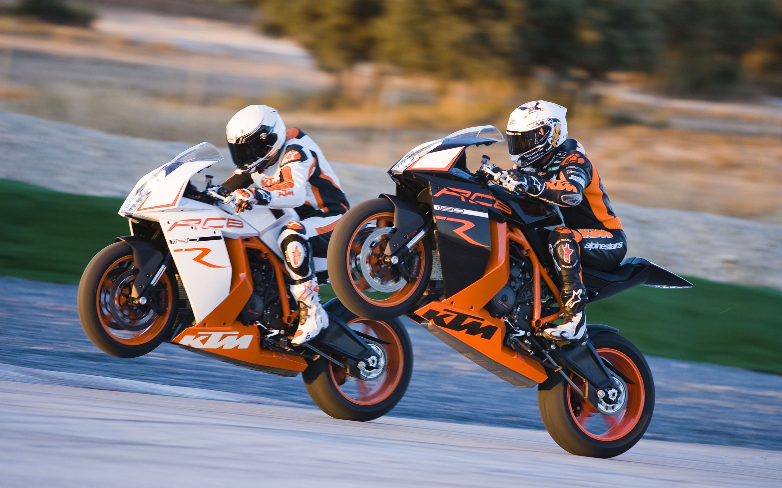 Moto KTM in impennata, 2560x1600 2K+, Desktop