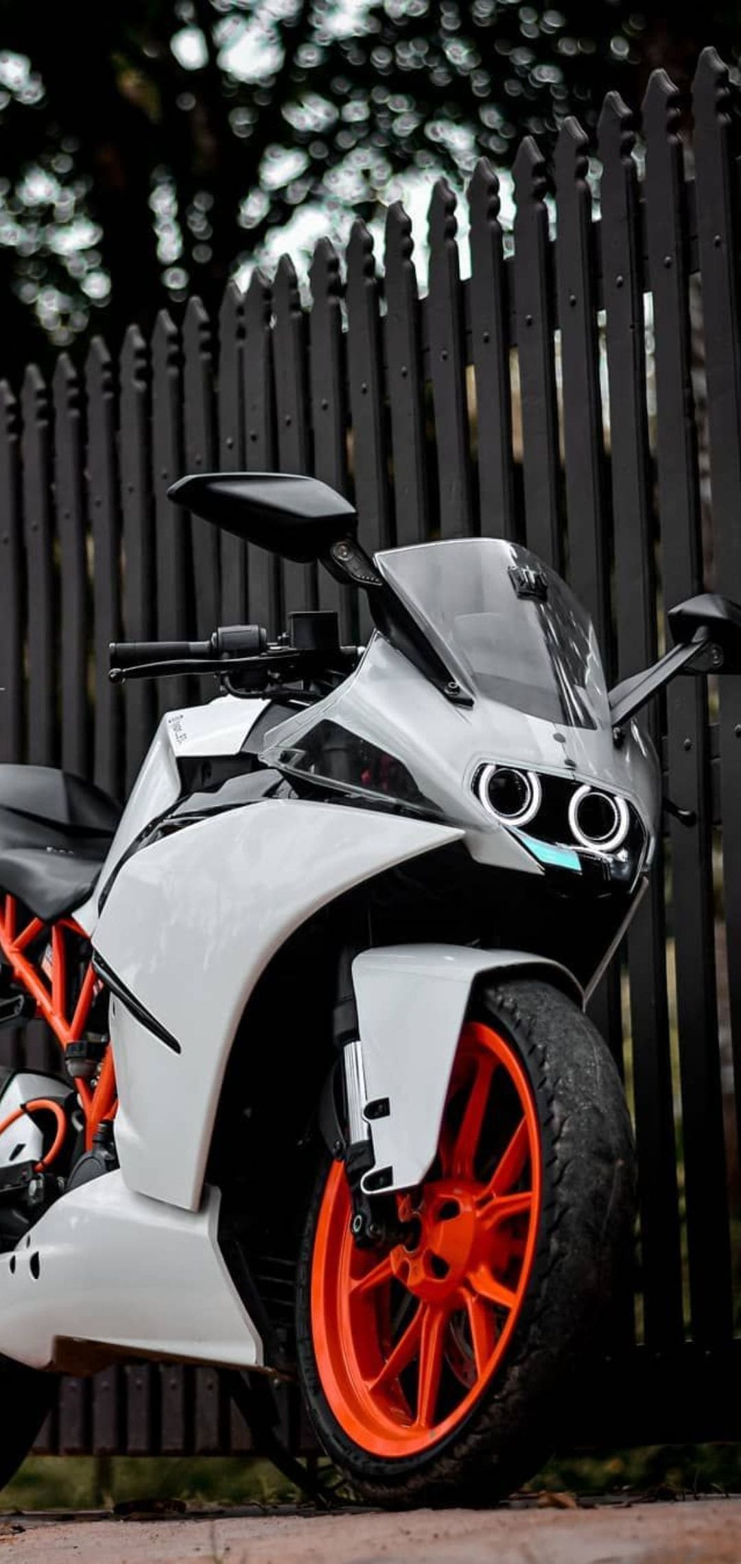 Moto KTM RC 390 bianca, 1080x2280 Full HD Verticale, iPhone