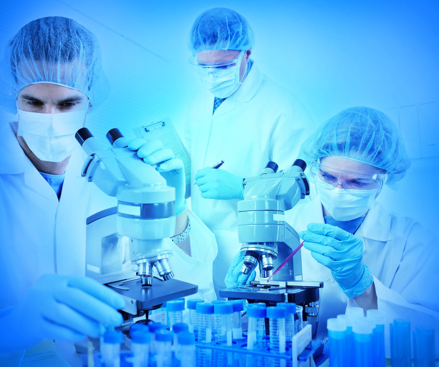 Scienziati in laboratorio con microscopi, 1500x1254 720p, PC