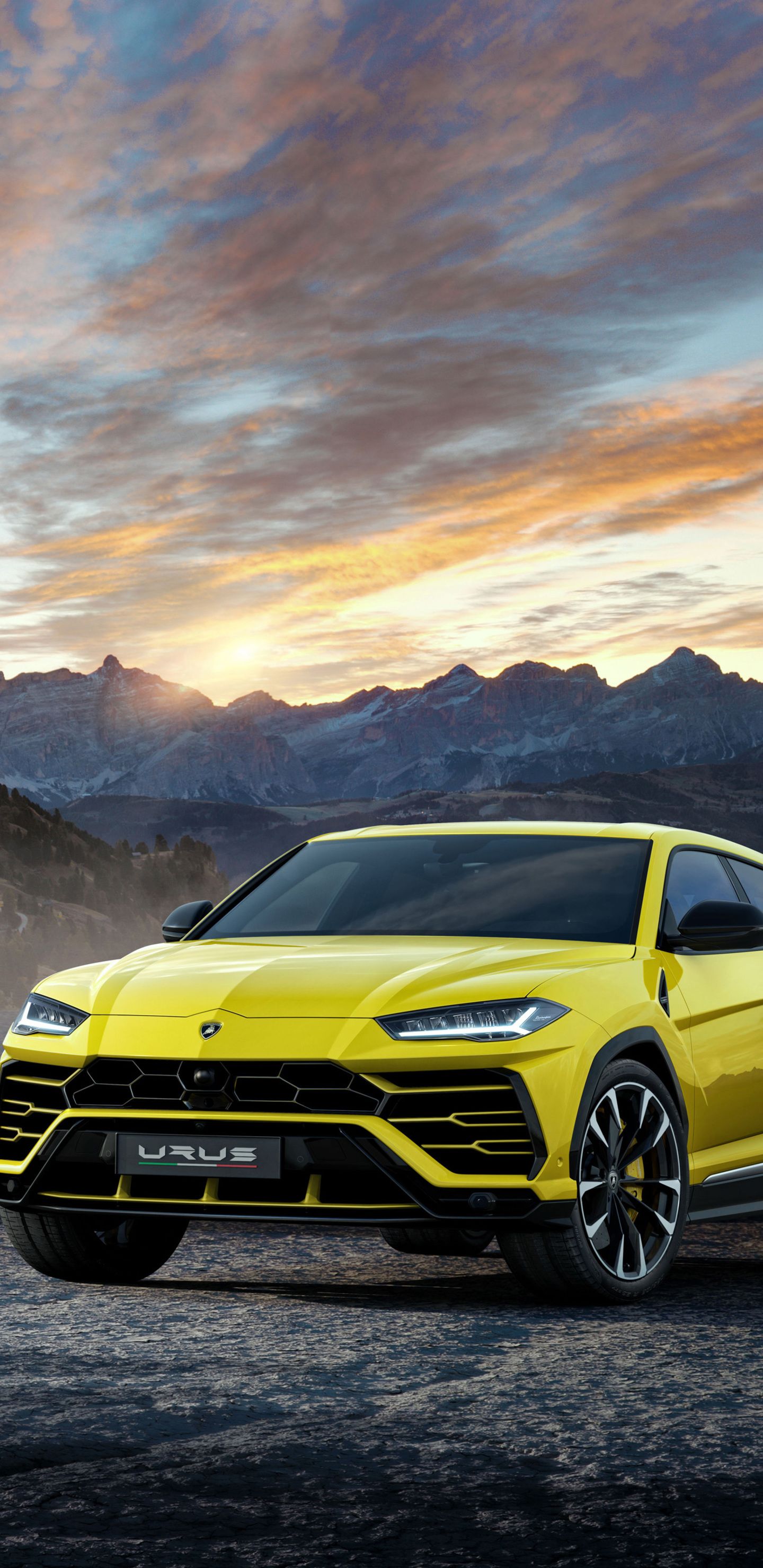 Lamborghini Urus giallo montagne, Super SUV, 1440x2960 Verticale, Samsung Galaxy