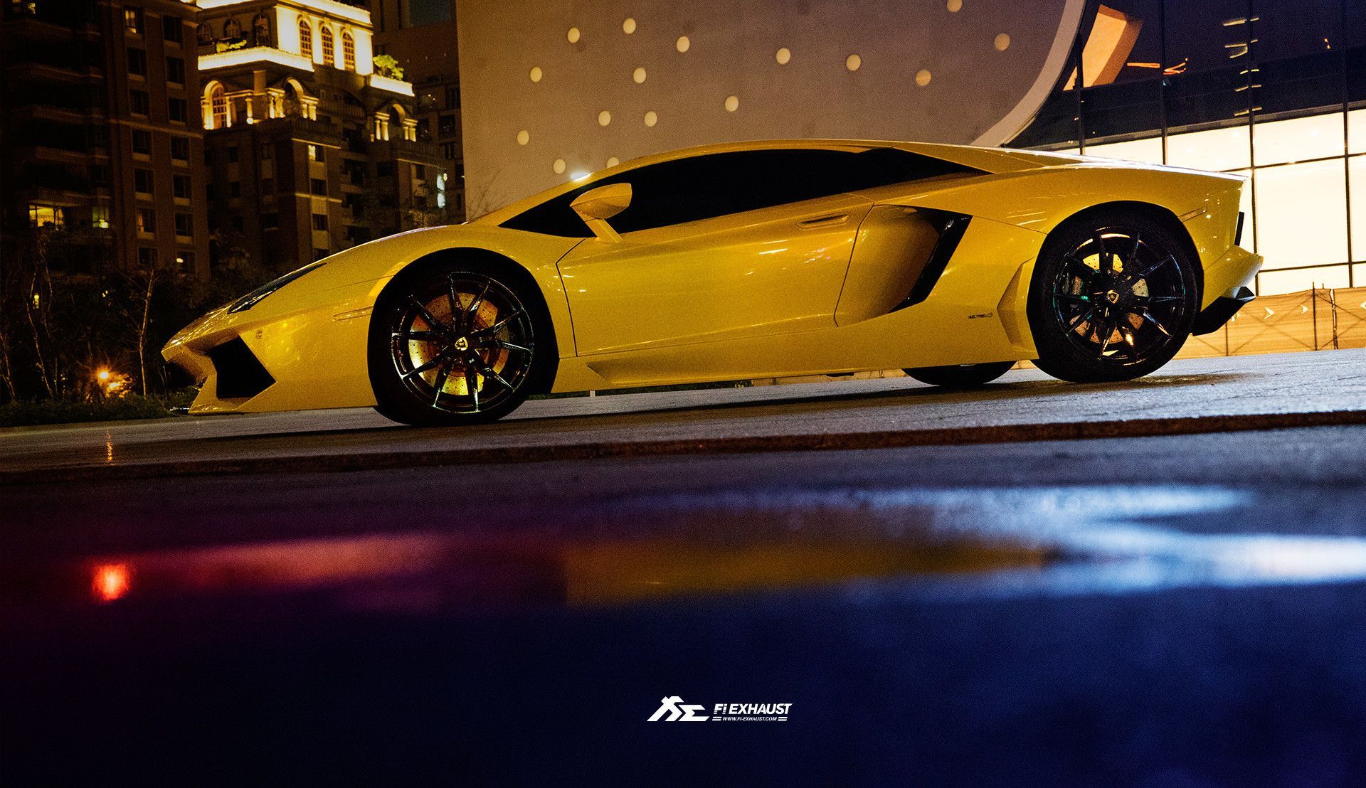 Lamborghini Aventador gialla urbana, 1920x1108 1080p, iMac