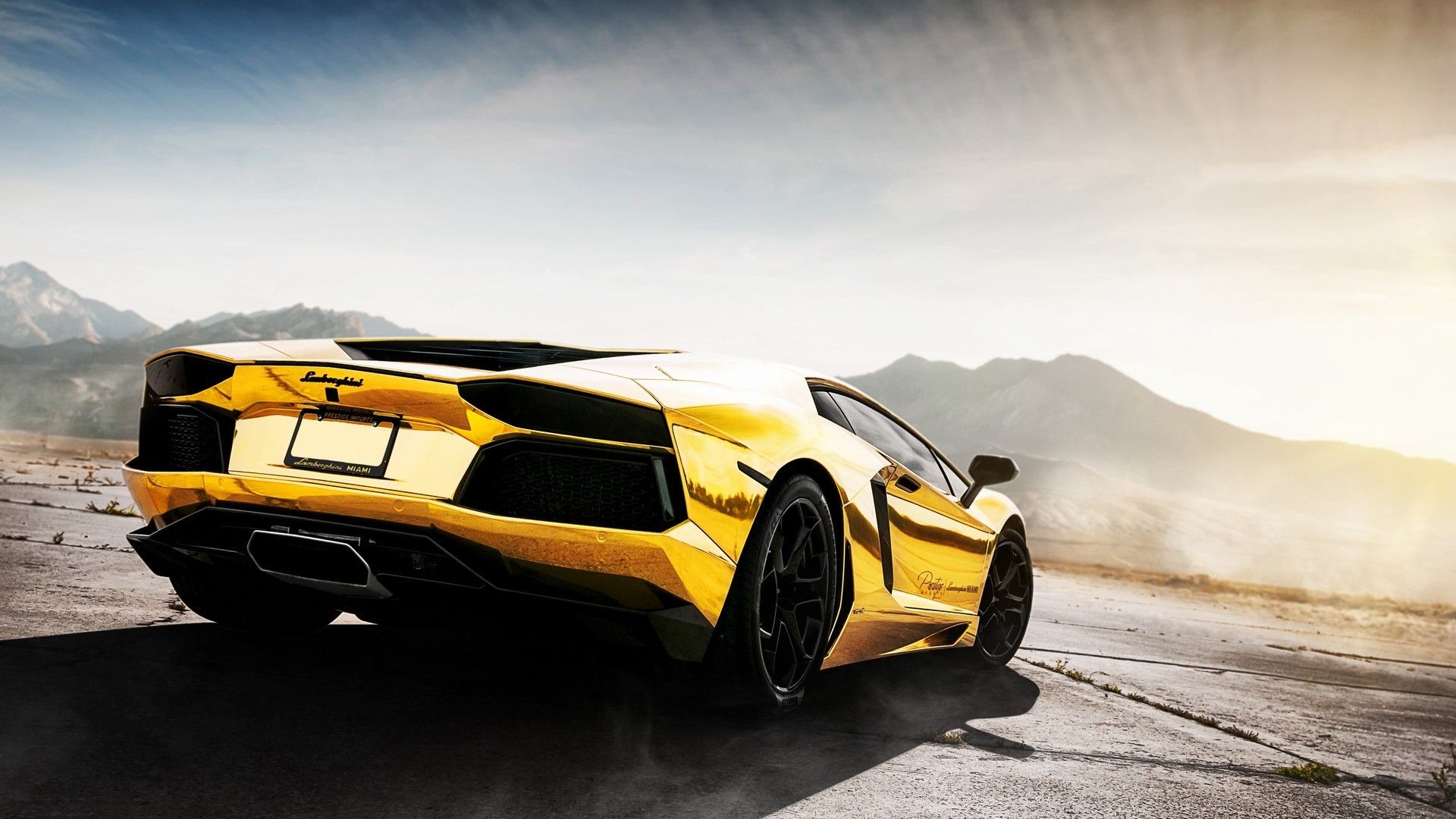 Lamborghini oro su strada, 1920x1080 Full HD 1080p, Desktop