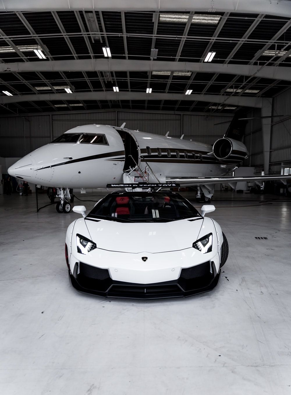 Lamborghini Aventador bianca jet privato, 1000x1359 Verticale, POCO