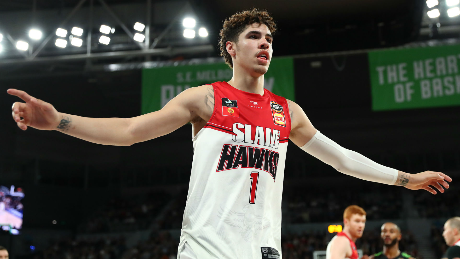 Giocatore basket maglia Hawks, 1920x1080 Full HD, Desktop