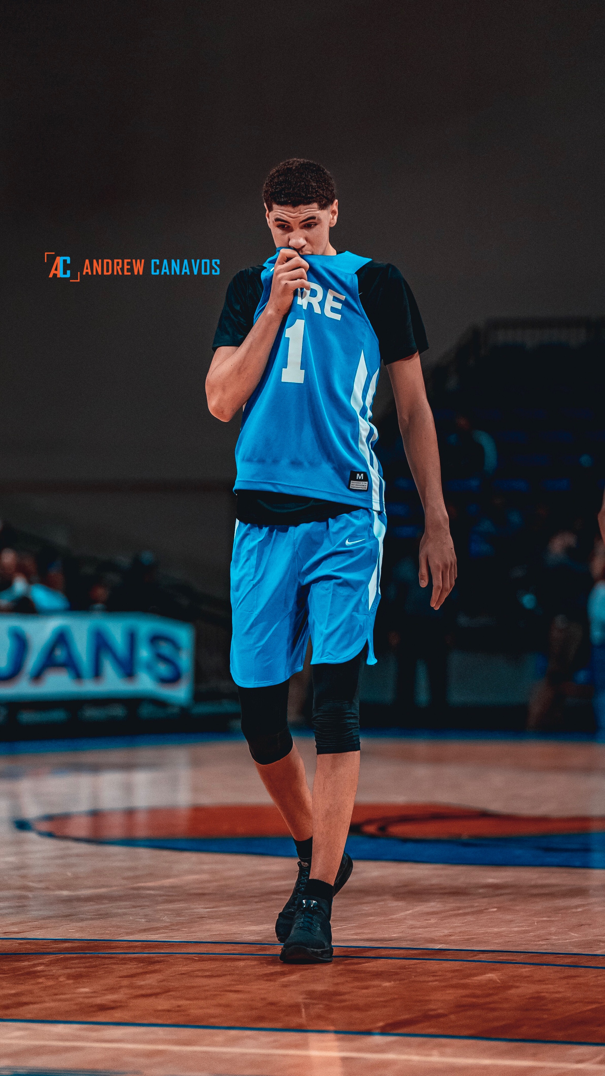 Giocatore basket maglia azzurra, 2303x4096 Full HD Verticale, Smartphone