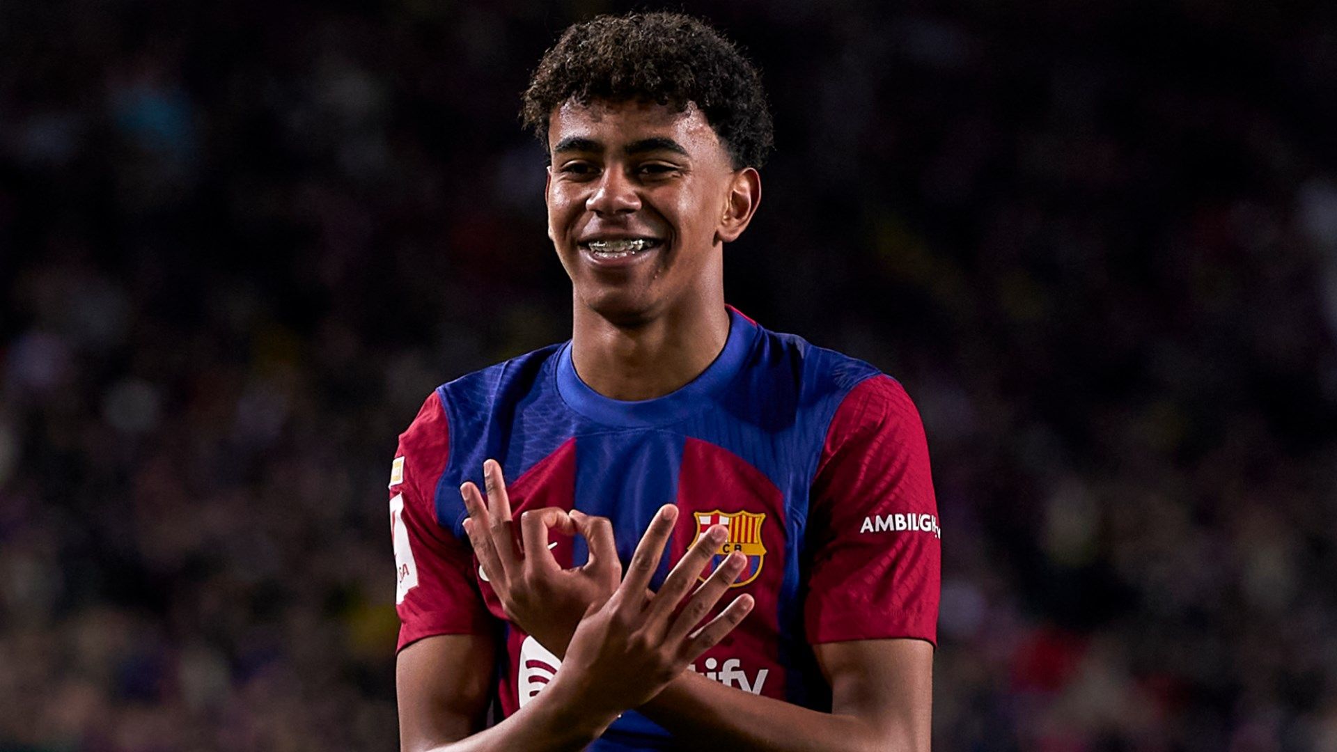 Calciatore Barcellona esulta sorridendo, 1920x1080 Full HD 1080p, PC Desktop