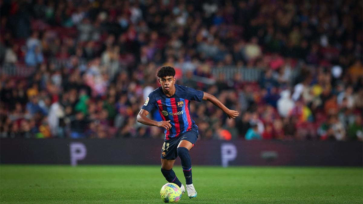 Calciatore Barcellona in campo, 1200x675 HD, Desktop