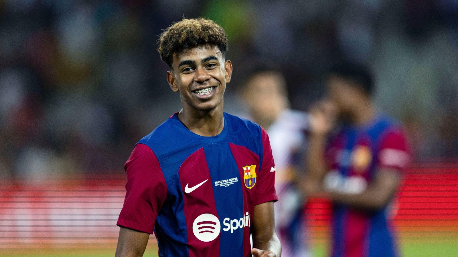 Calciatore Barcellona sorridente in campo, FC Barcelona, 1600x900 HD Ready, Desktop