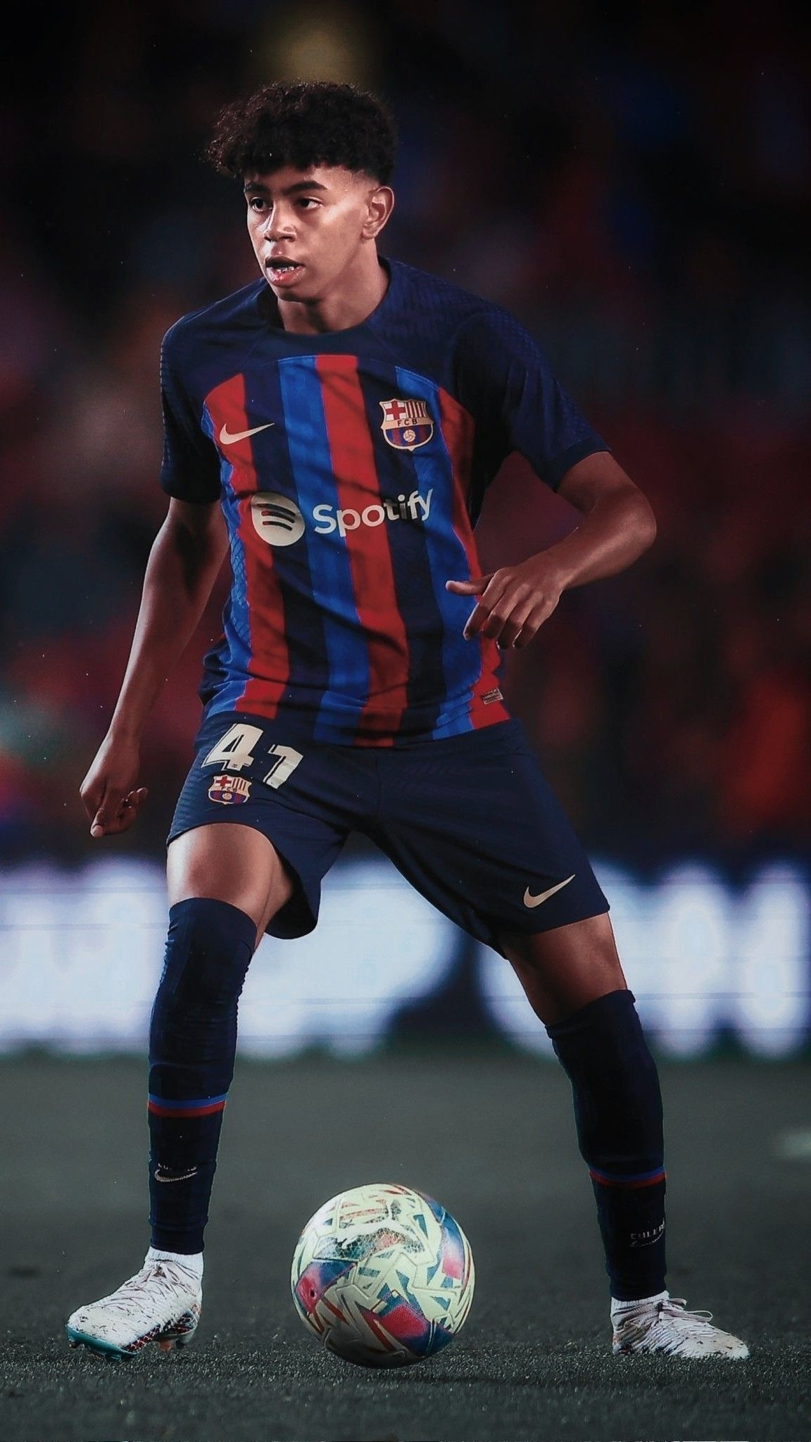 Calciatore Barcellona con pallone, 1152x2048 Full HD Verticale, iPhone