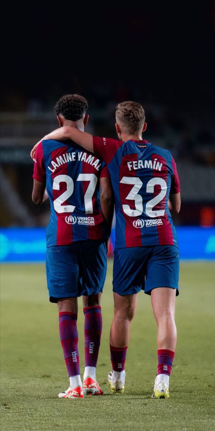 Lamine Yamal e Fermin Lopez, 735x1471 Full HD Verticale, Realme