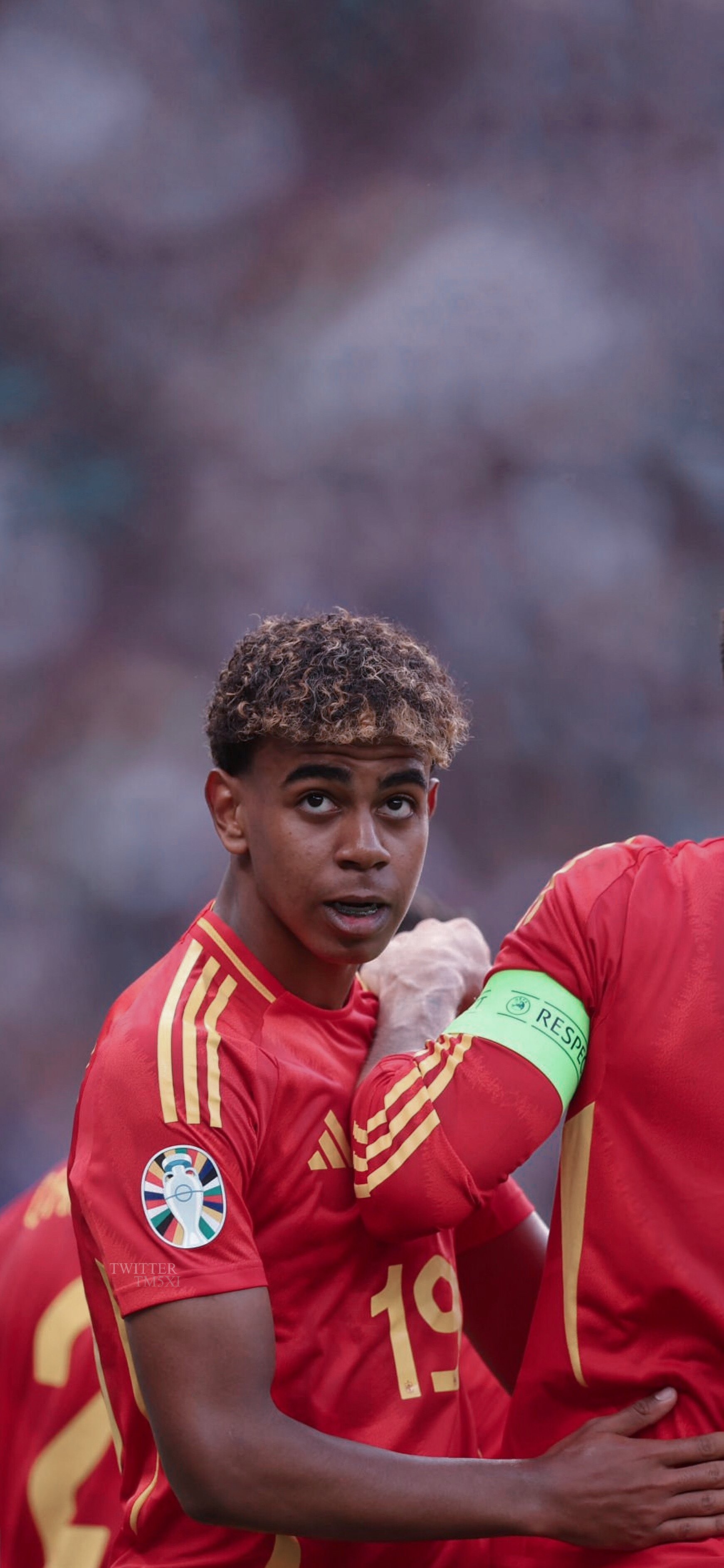 Calciatore Spagna maglia rossa, 1741x3772 Verticale, Telefono