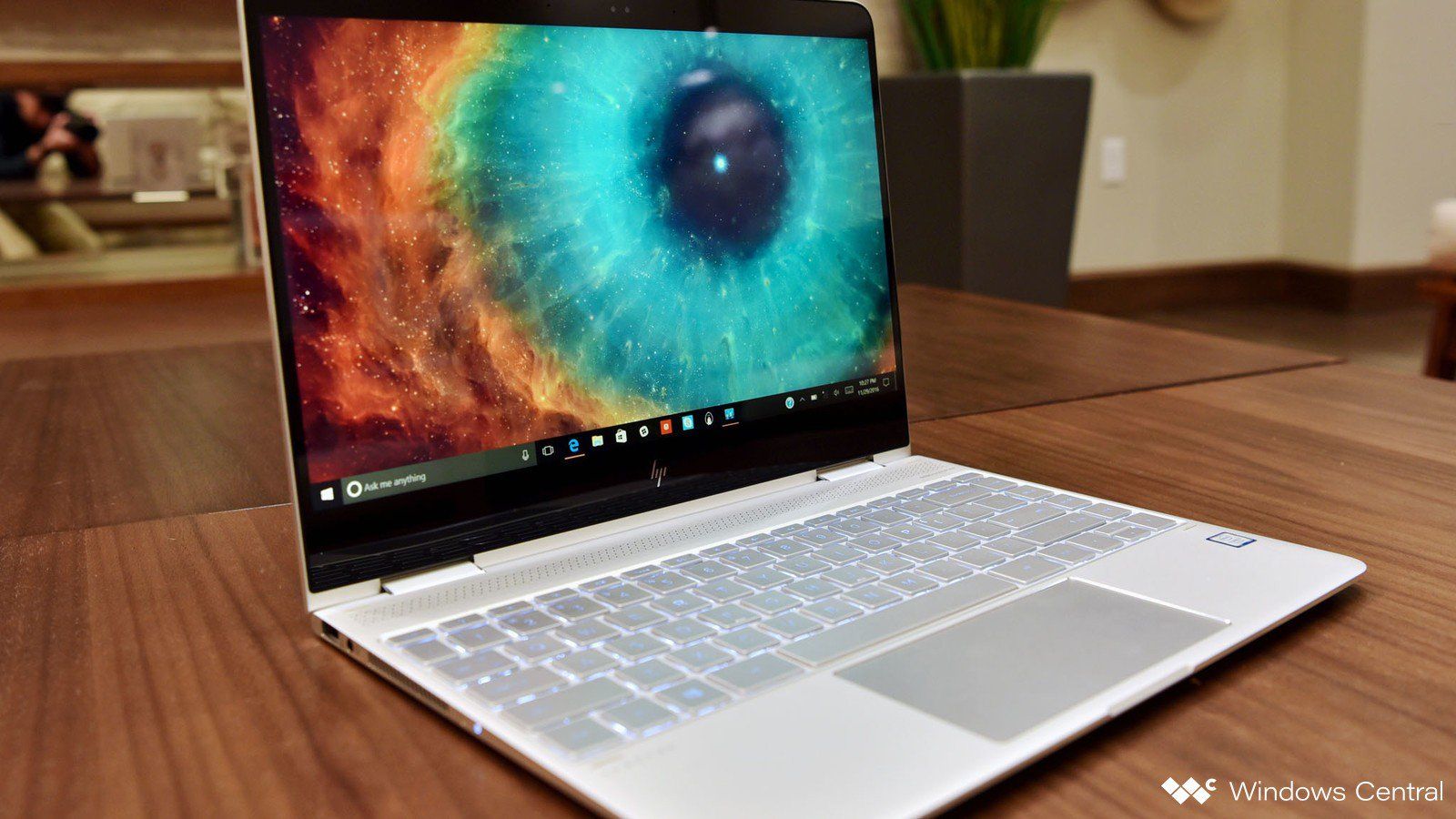 Quaderni a spirale e tablet, 3840x2560 Ultra HD, Ultrabook