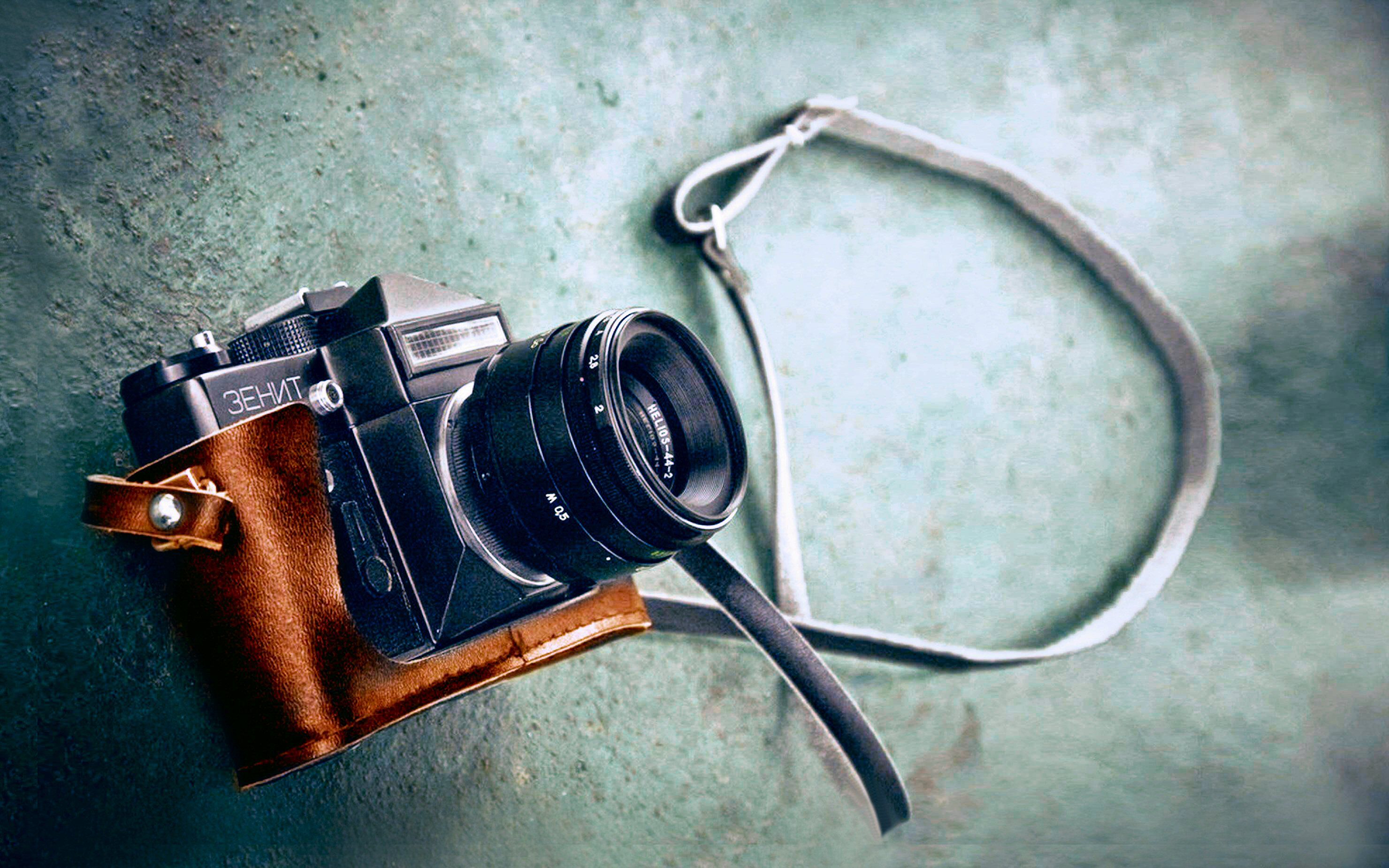 Fotocamera vintage con custodia in pelle, 2960x1850 2K+, Lenovo Legion