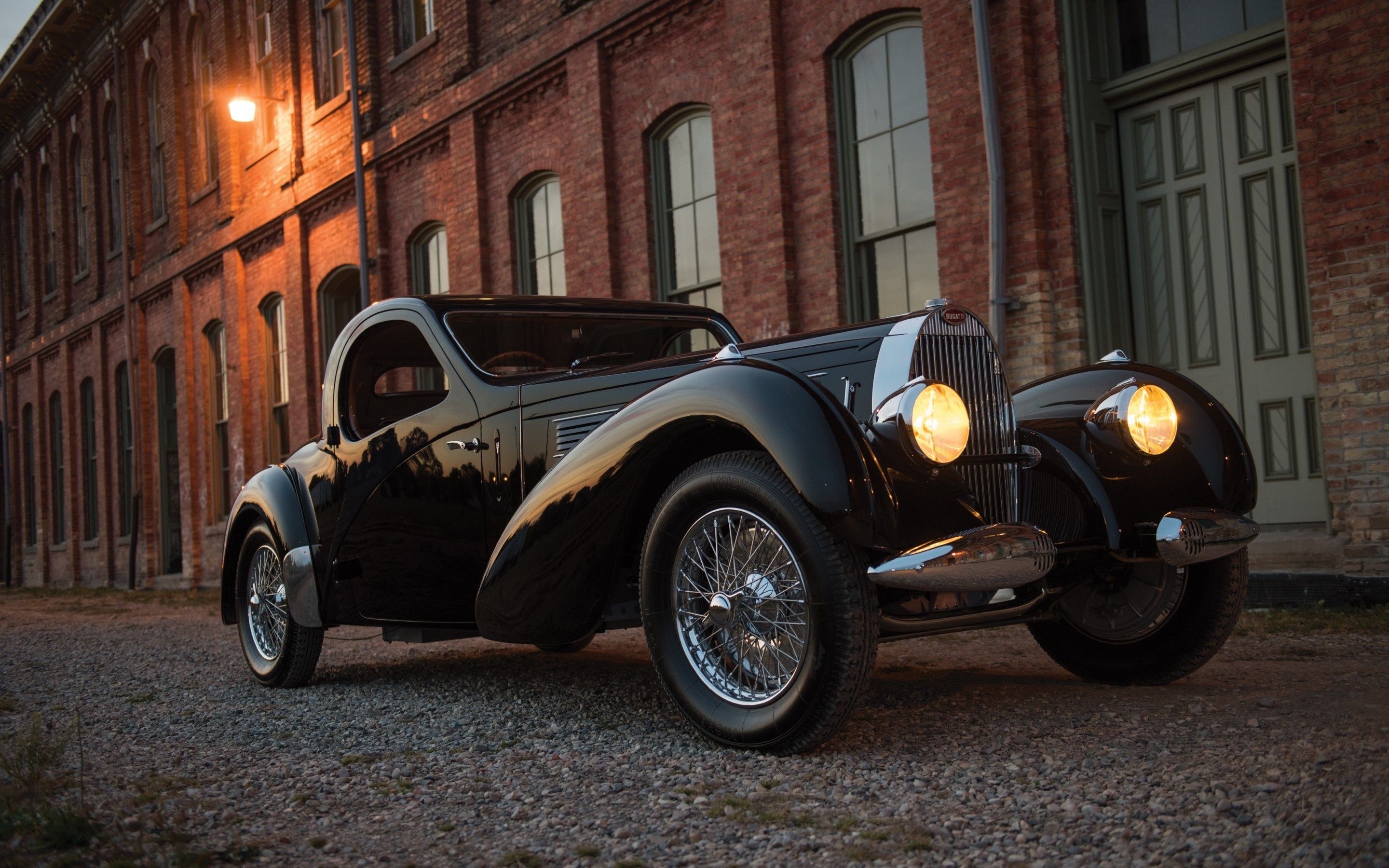 Auto d'epoca Bugatti nera, W16, 2880x1800 2K+, Dell XPS