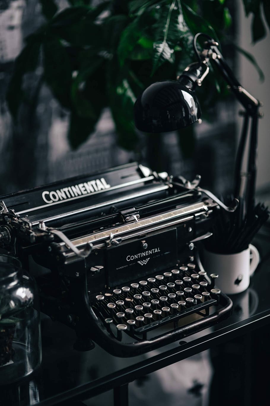 Macchina da scrivere vintage nera, 910x1365 Verticale, Mobile