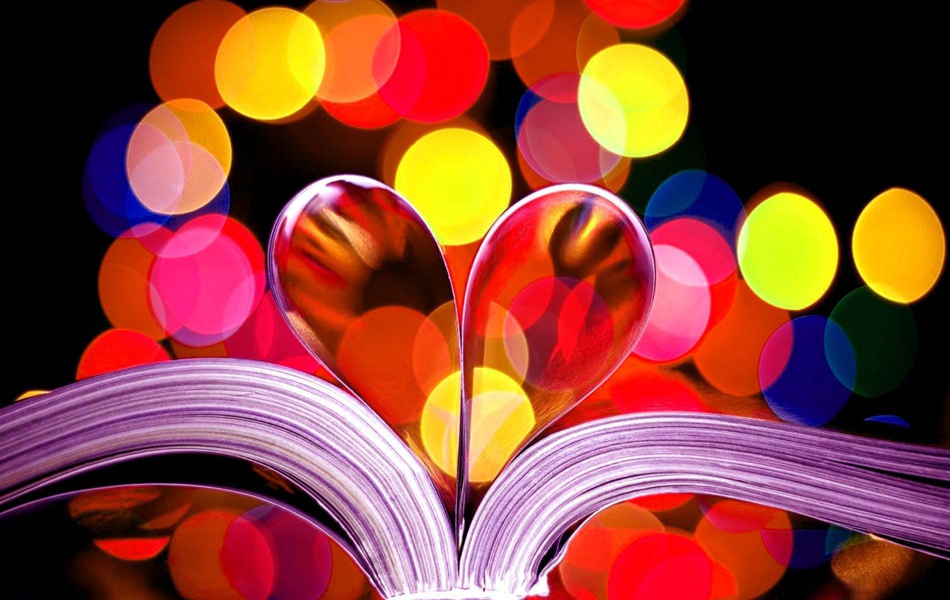 Libro con pagine a cuore, bokeh colorato, 1900x1200 HD Ready, Notebook